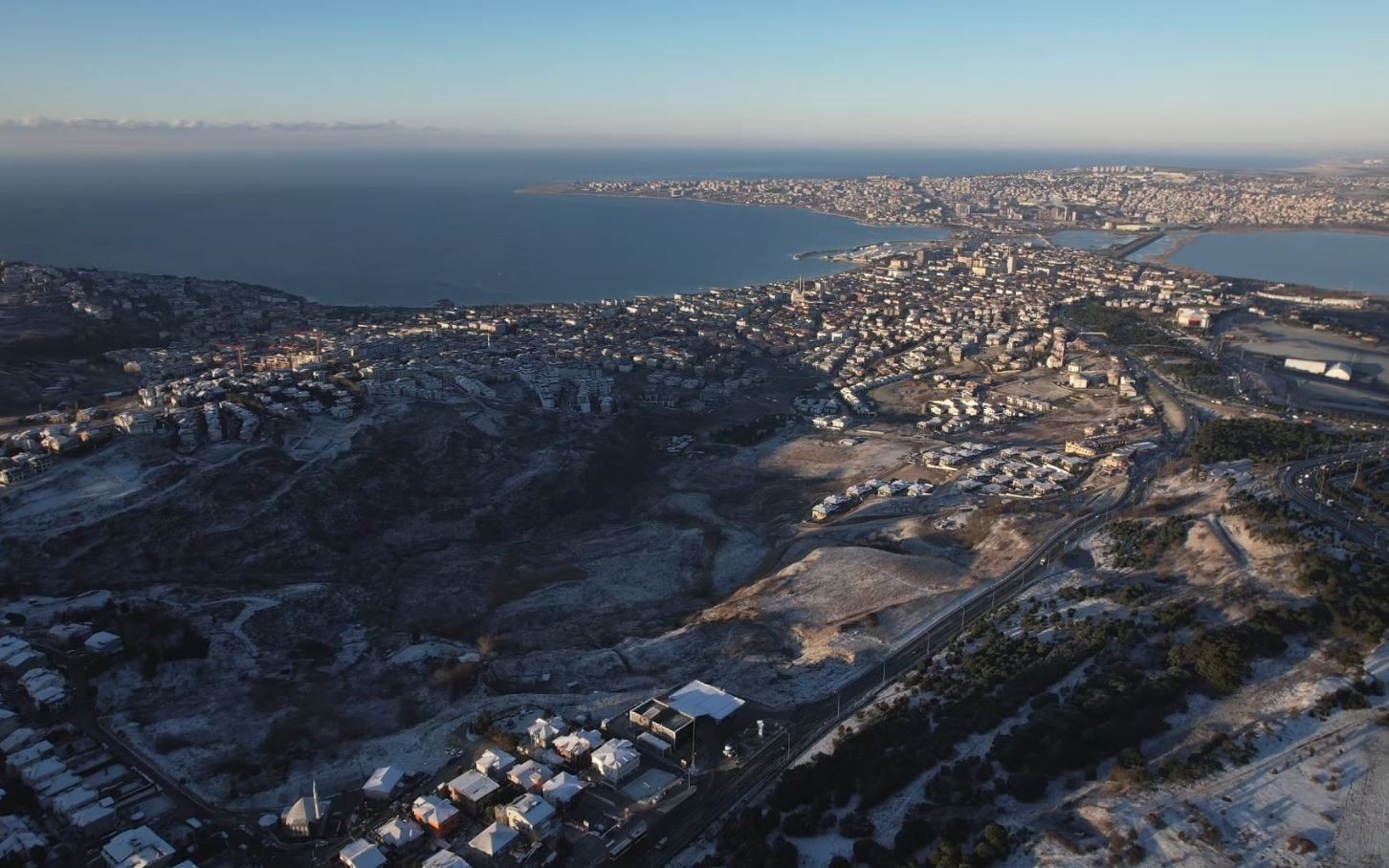 Beylikdüzü ve Büyükçekmece’de havadan kar manzarası
