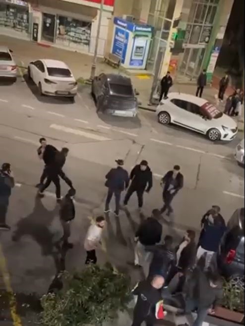 Beylikdüzü’nde tekme tokat kavga kameraya yansıdı
