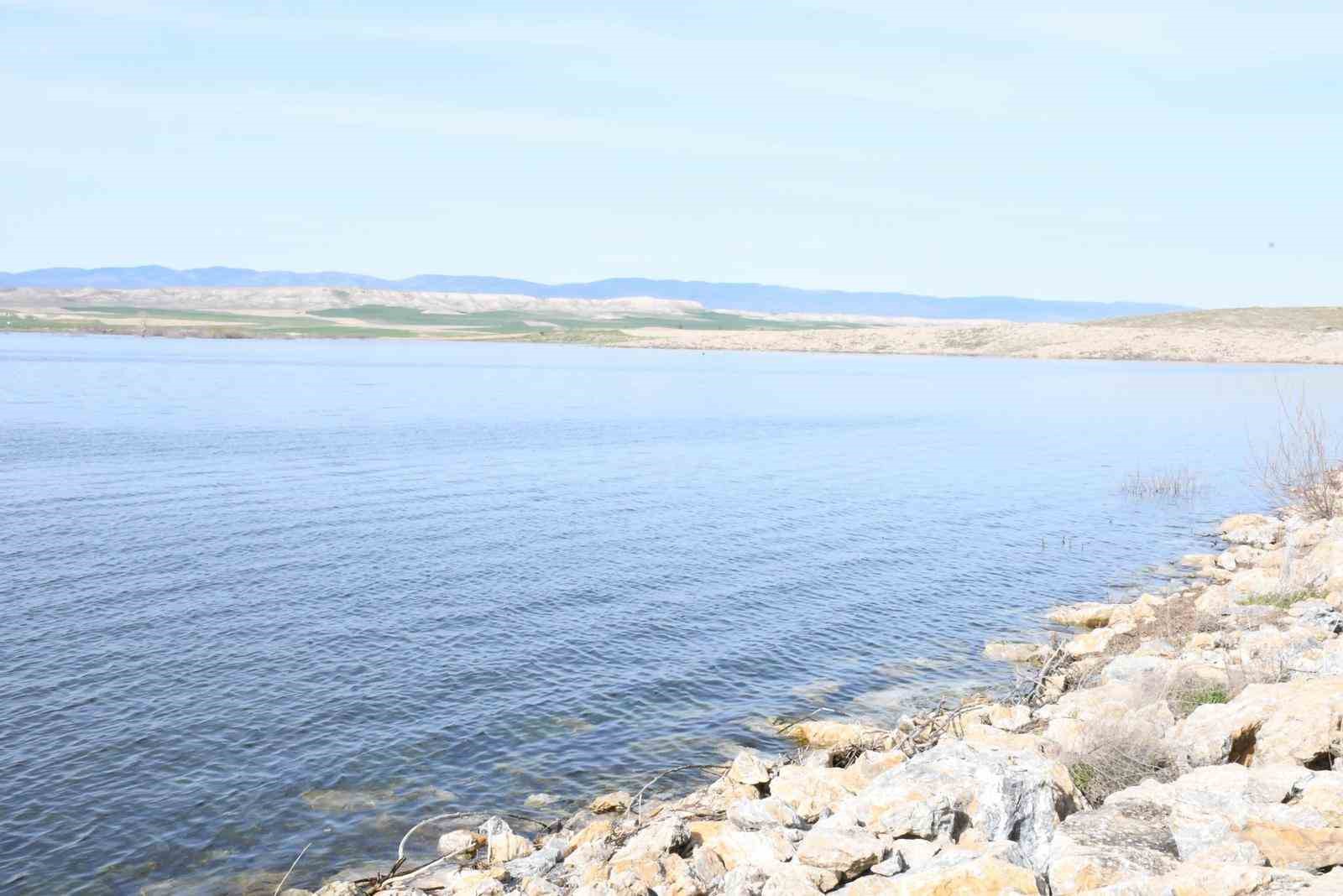 Beylikova Belediyesi barajı doldurdu, ekonomik tarımsal suyu arazilere ulaştırdı
