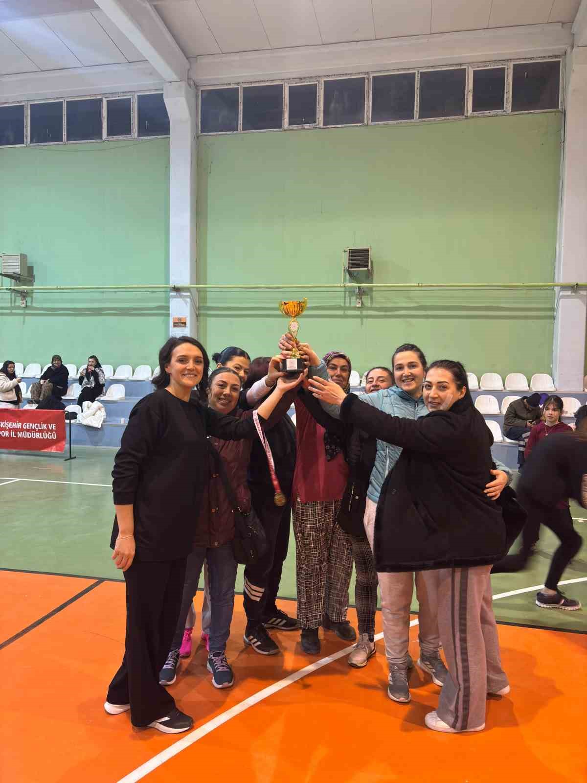 Beylikova’da Anne-Kız Voleybol Turnuvası büyük ilgi gördü
