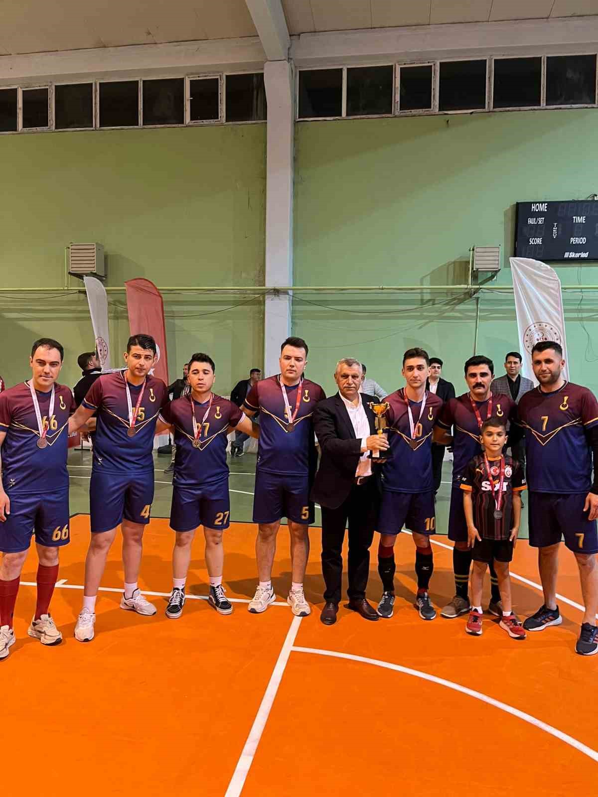 Beylikova’da voleybol turnuvası görkemli finalle tamamlandı
