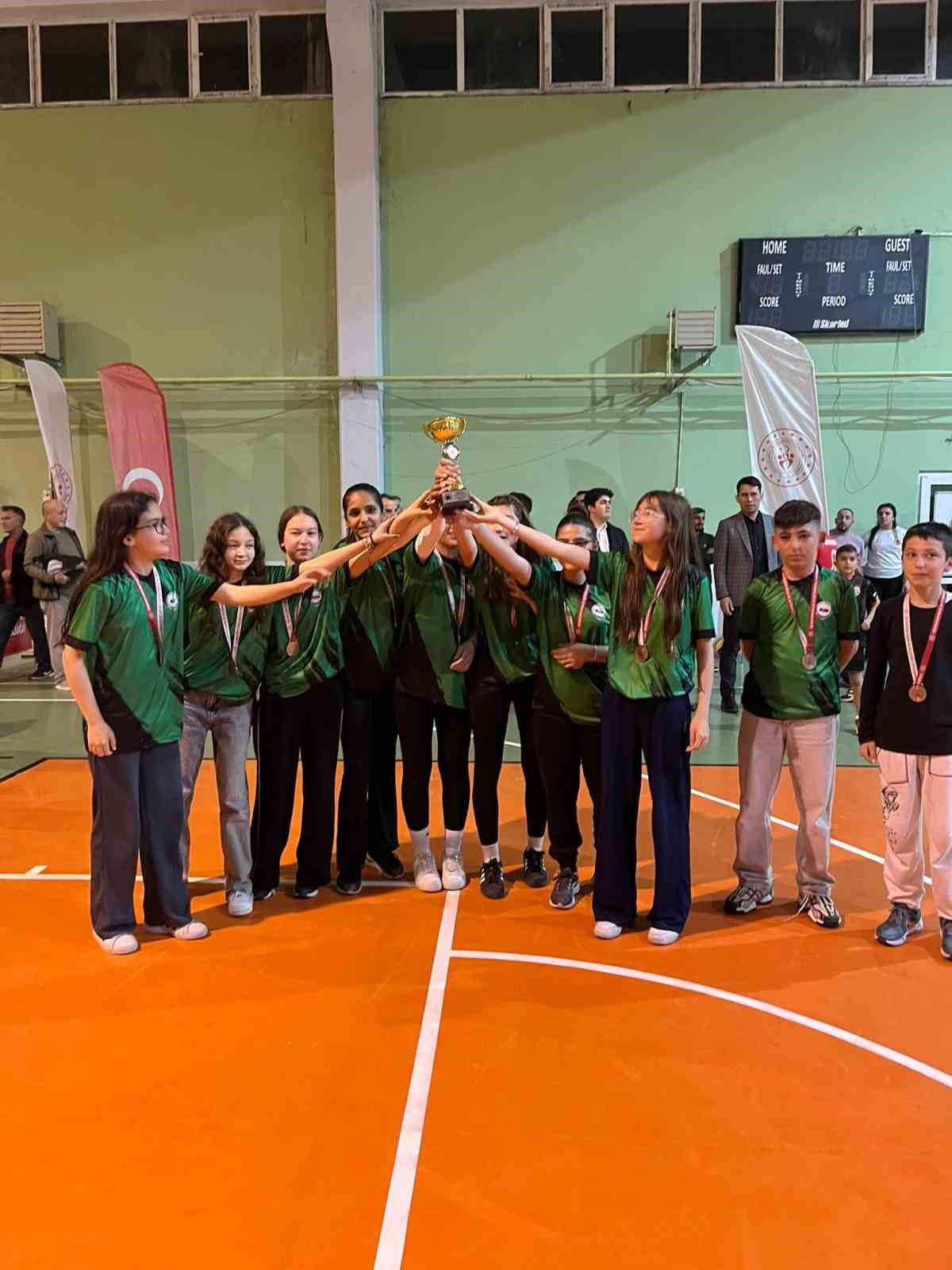 Beylikova’da voleybol turnuvası görkemli finalle tamamlandı
