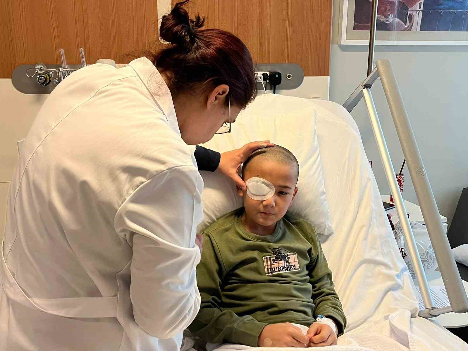 Beynine mermi saplanan çocuk hasta Memorial’daki "nöronavigasyon" teknolojili operasyonla sağlığına kavuştu
Beynine mermi saplanan çocuk hasta Memorial’daki "nöronavigasyon" teknolojili operasyonla sağlığına kavuştu