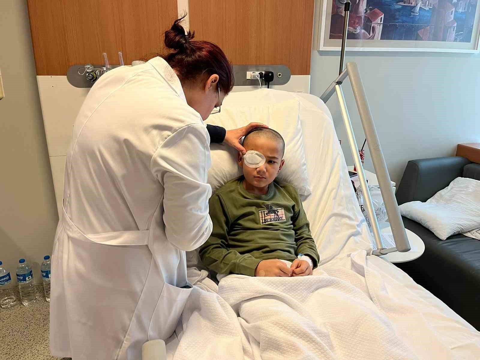 Beynine mermi saplanan çocuk hasta Memorial’daki "nöronavigasyon" teknolojili operasyonla sağlığına kavuştu
Beynine mermi saplanan çocuk hasta Memorial’daki "nöronavigasyon" teknolojili operasyonla sağlığına kavuştu