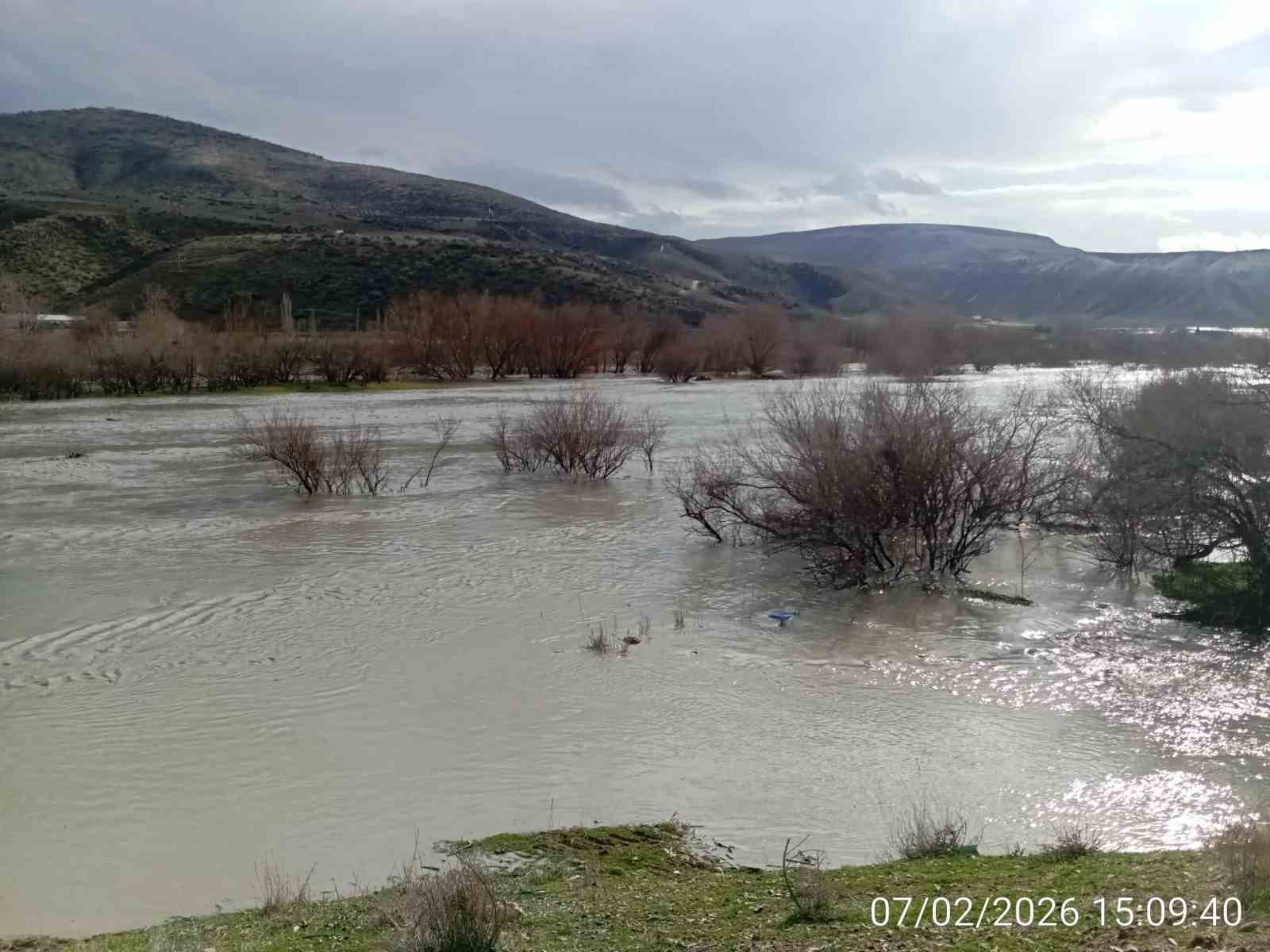 Beypazarı’nda ekili araziler sular altında kaldı
