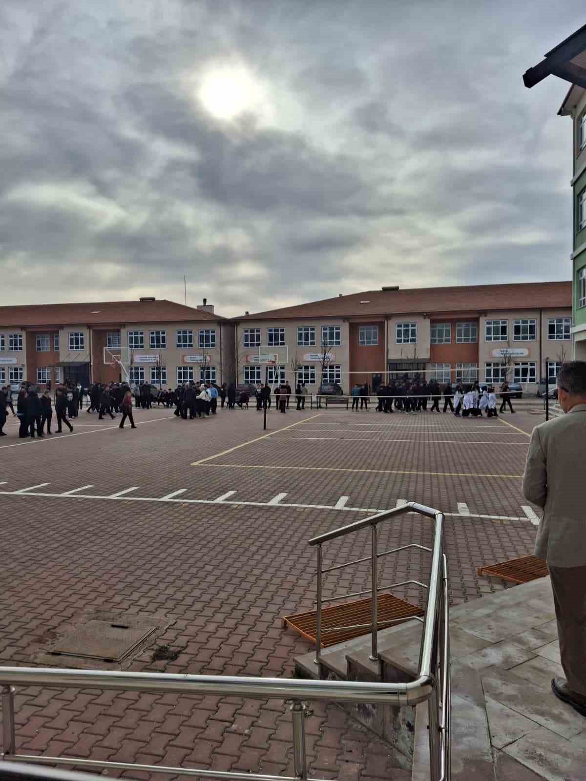 Beypazarı’nda okulda deprem tatbikatı
