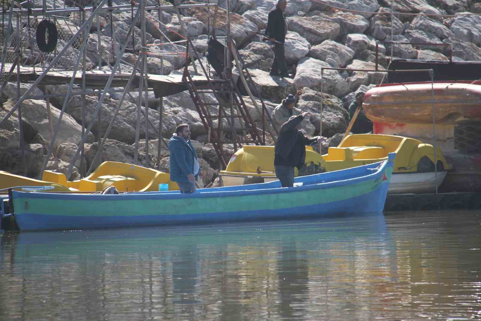 Beyşehir Gölü hafif canlandı, oltalar yeniden tatlı sulara bırakıldı
