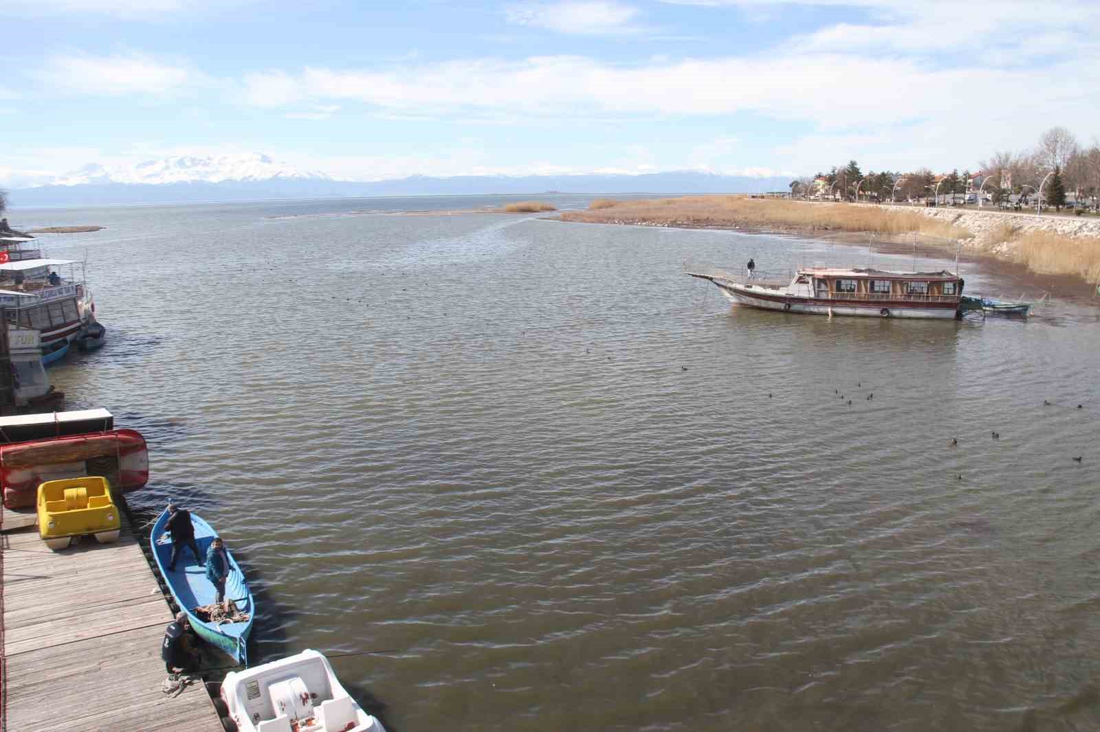 Beyşehir Gölü kıyısında rahmet ve berekete şükür için eller duaya açıldı

