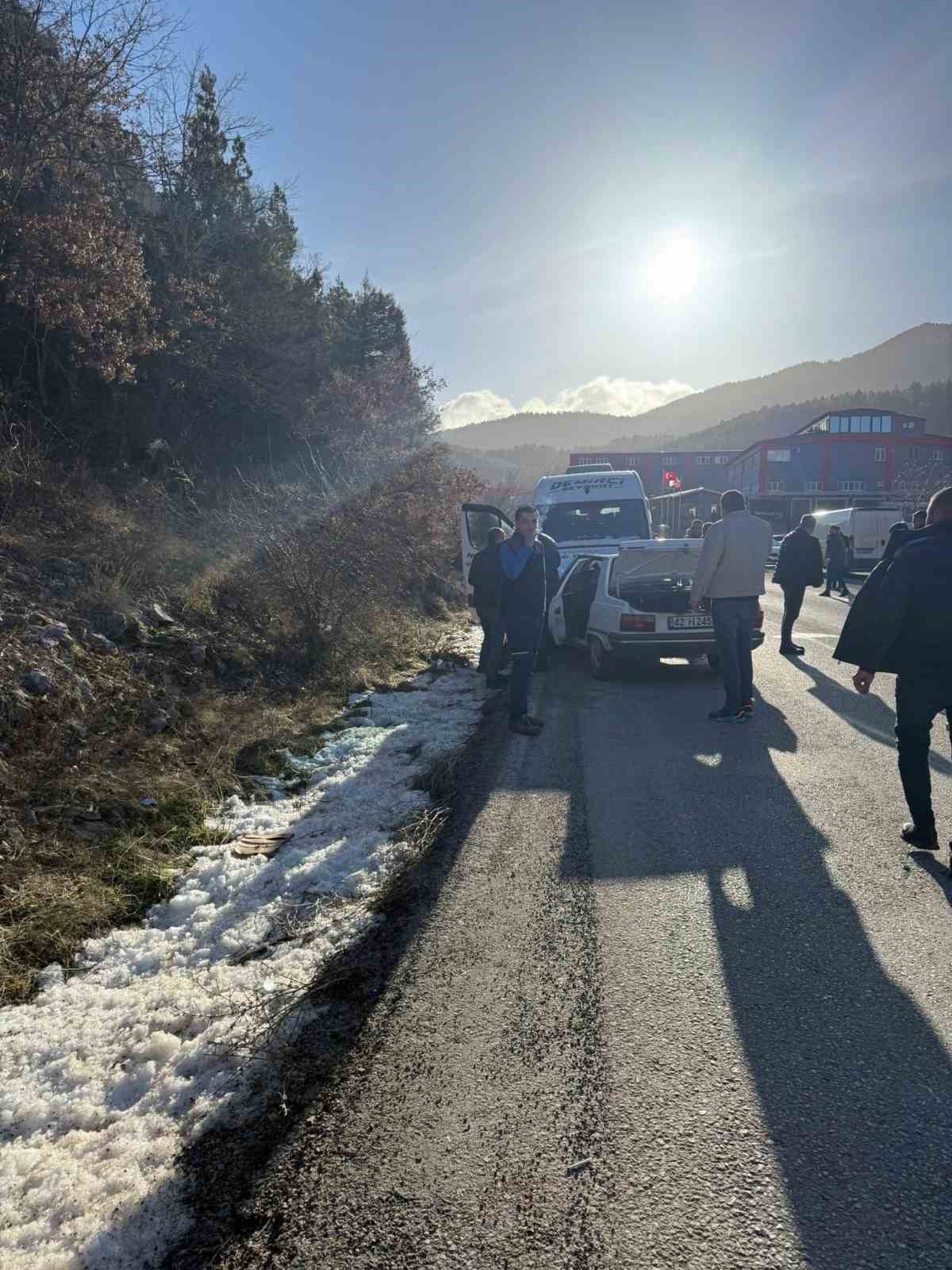 Beyşehir’de bir anlık kontrol kaybı can aldı kaza anı kamerada
Beyşehir’de bir anlık kontrol kaybı can aldı kaza anı kamerada