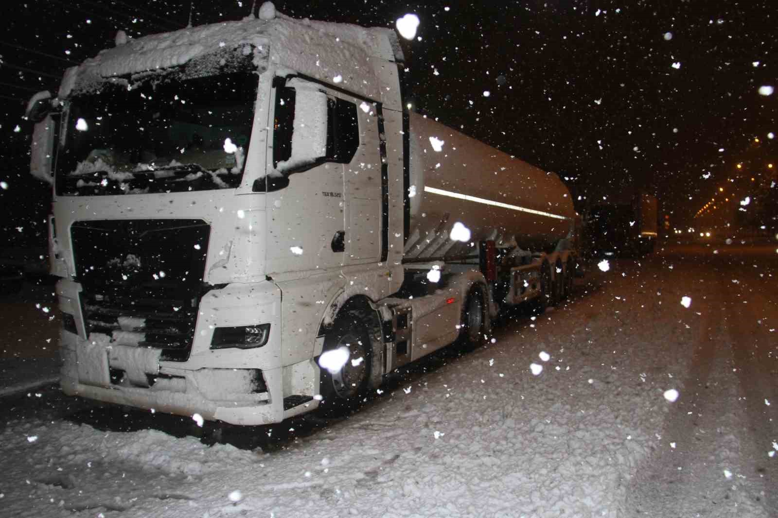 Beyşehir’de kar sevinci
