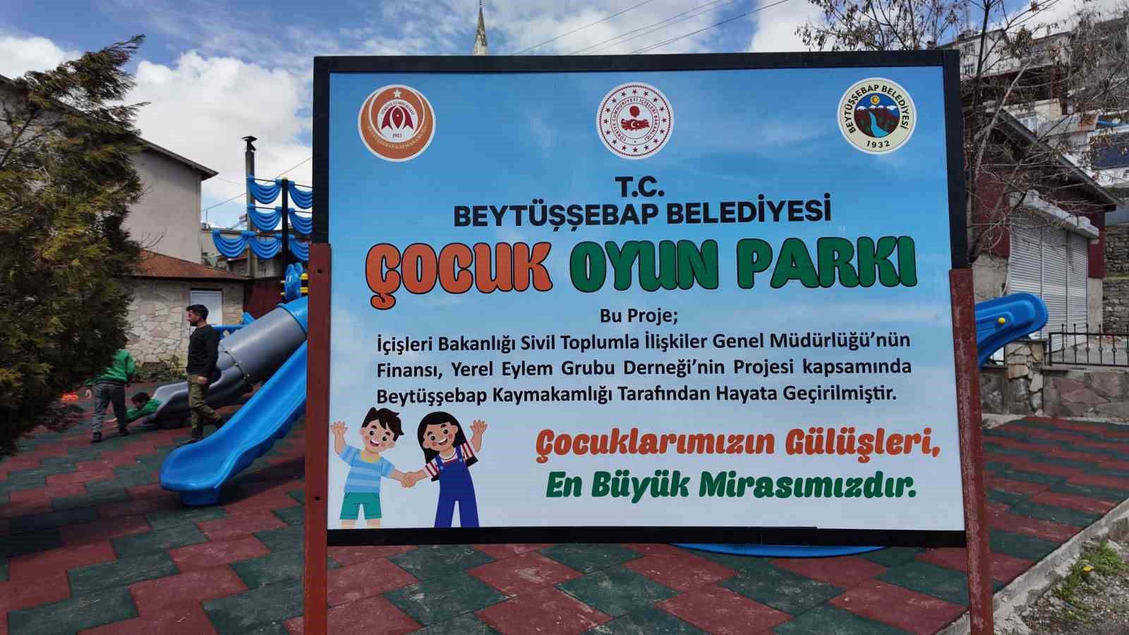 Beytüşşebap Kaymakamı Taşkıran, çocuklar için oyun parkı kurdu
