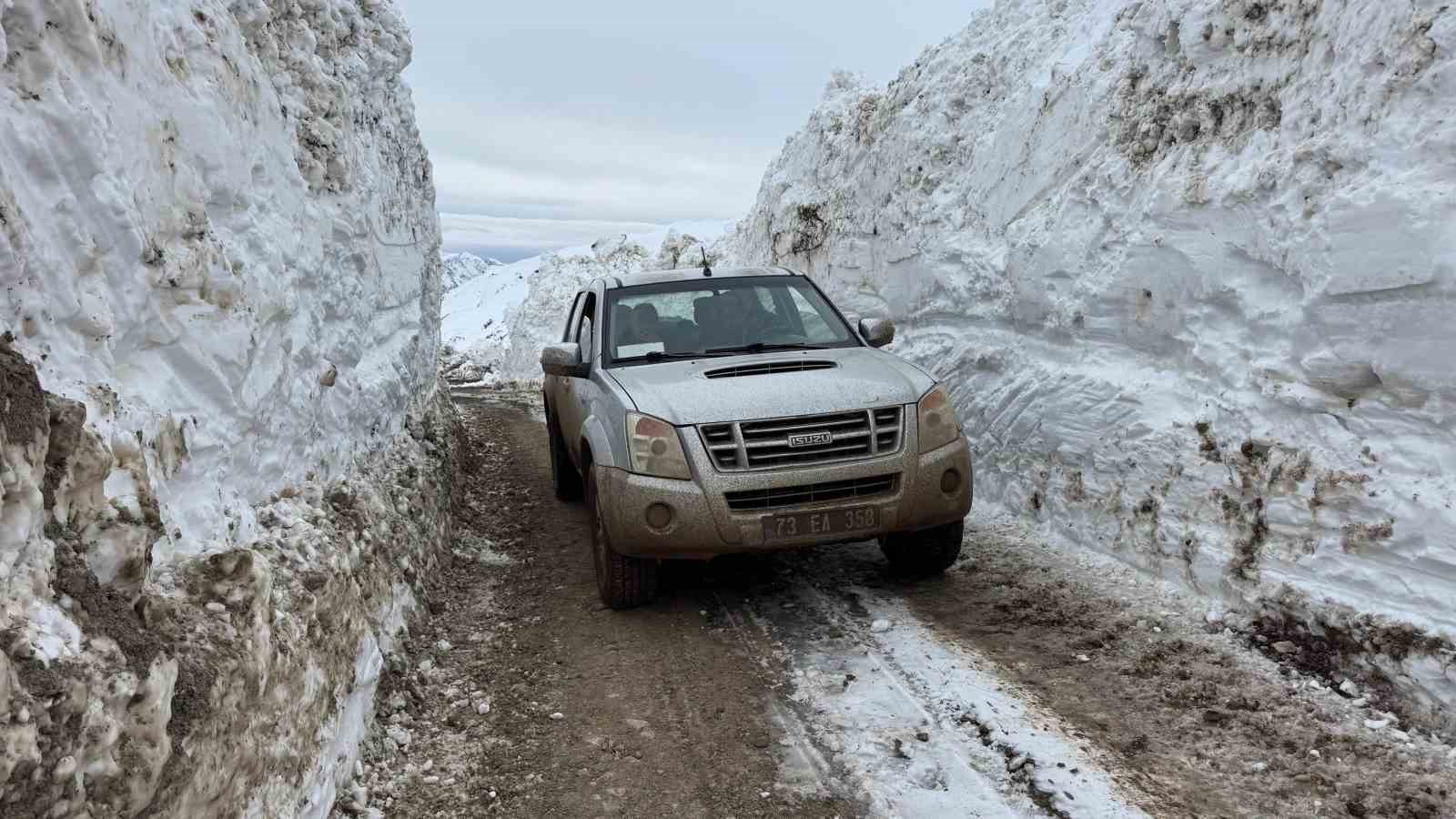 Beytüşşebap’ta kar kalınlığı yer yer 3 metreyi buldu
