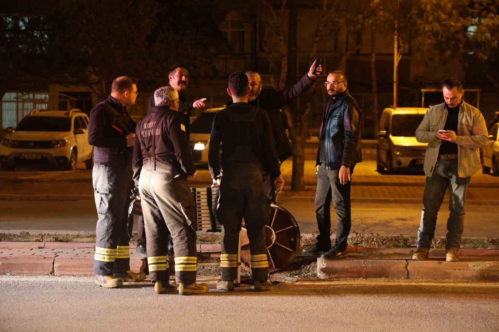 Biber gazıyla kuyumcuya giren maskeli 3 kişi, imitasyon bilezikleri çaldı
