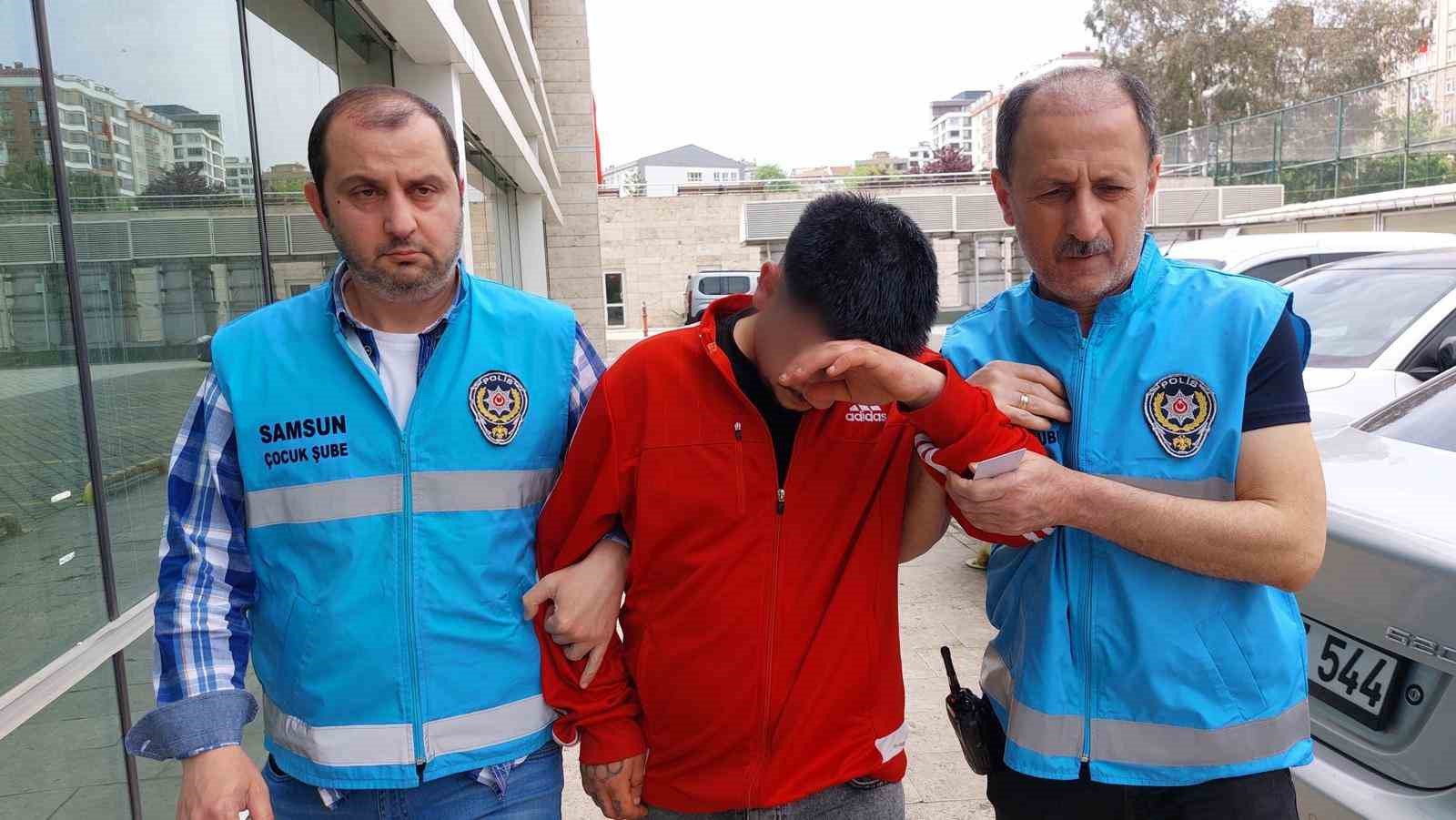 Bıçakla dehşet saçan 17 yaşındaki sanığın yargılanmasına başlandı
Bıçakla dehşet saçan 17 yaşındaki sanığın yargılanmasına başlandı