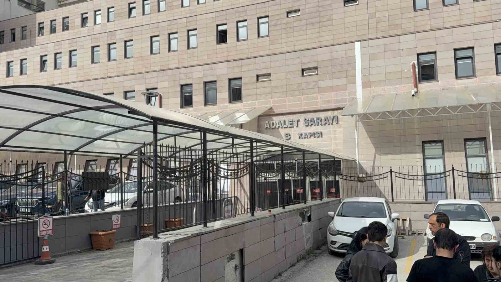 Bıçaklı kavgaya karışan 10 şüpheli adliyeye sevk edildi
