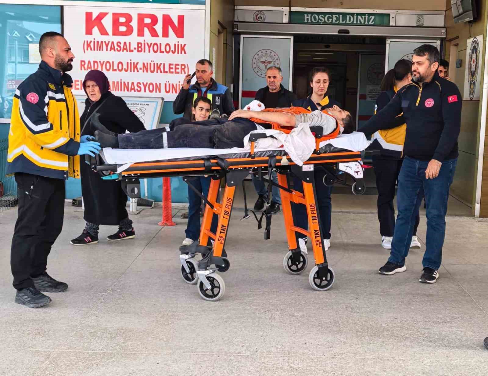 Bıçkı makinesi elini parçaladı
