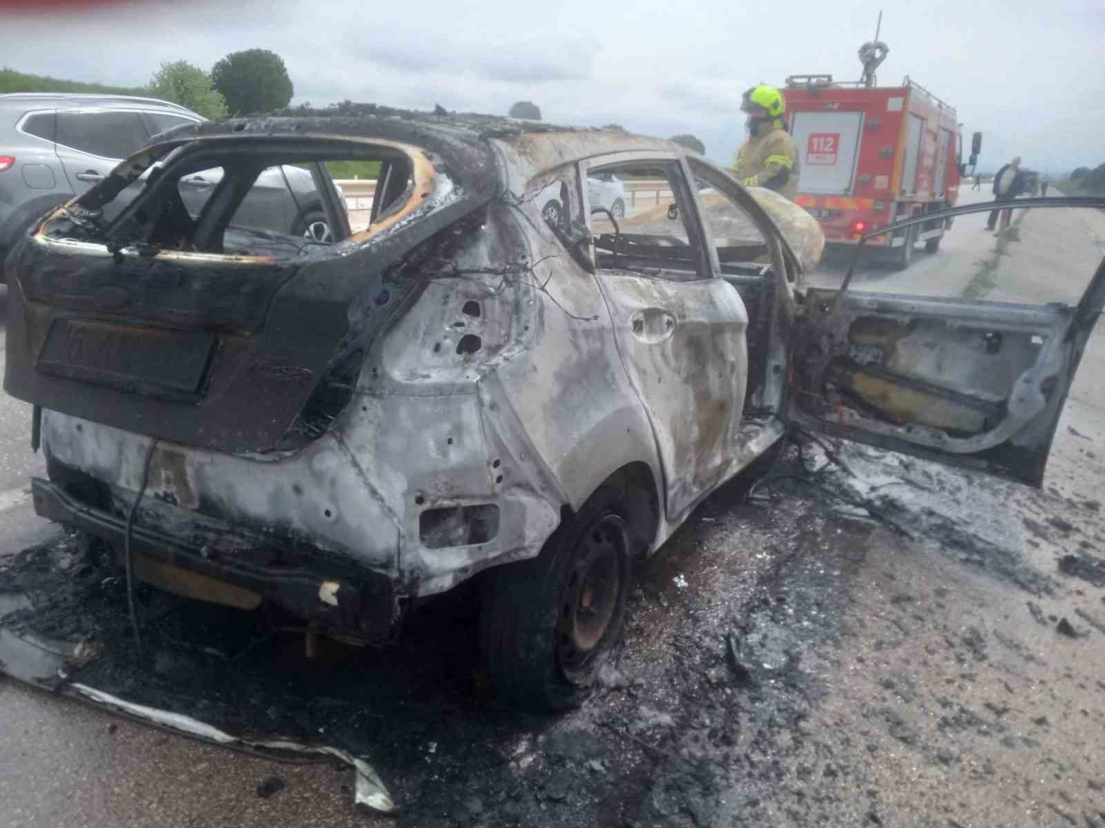 Biga-bandırma karayolunda çıkan araç yangını söndürüldü
