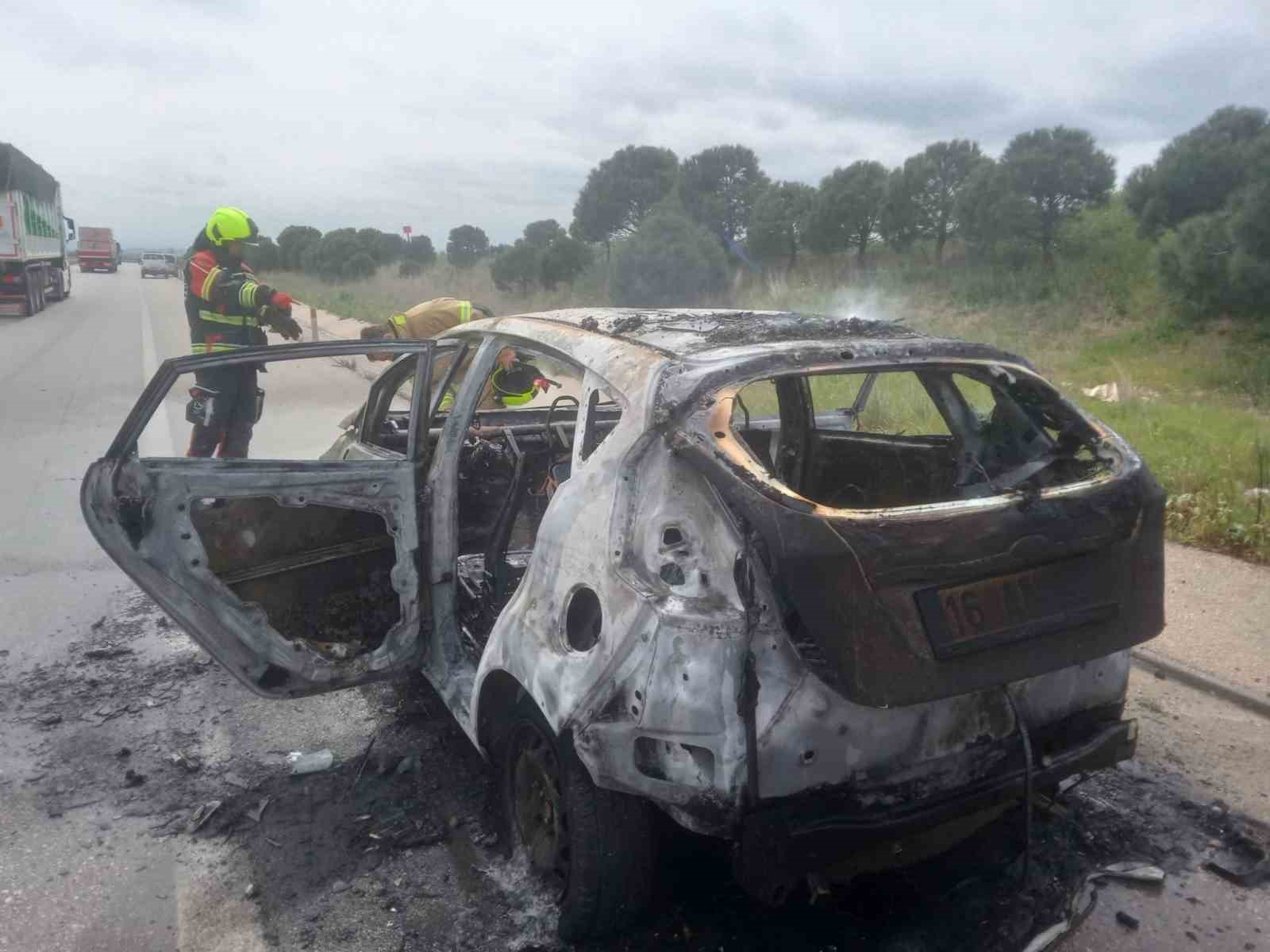 Biga-bandırma karayolunda çıkan araç yangını söndürüldü

