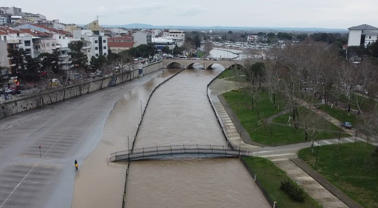 Biga’da yağış nedeniyle taşan Kocabaş Çayı dron ile görüntülendi
