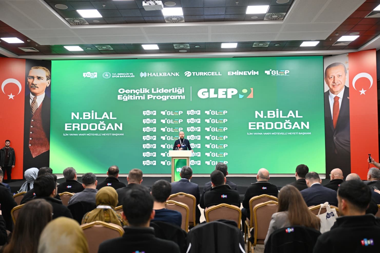 Bilal Erdoğan: "Dünya beşten büyüktür diyen bir liderimiz varken gelin bu çürümüş düzene muhalefet edelim"
