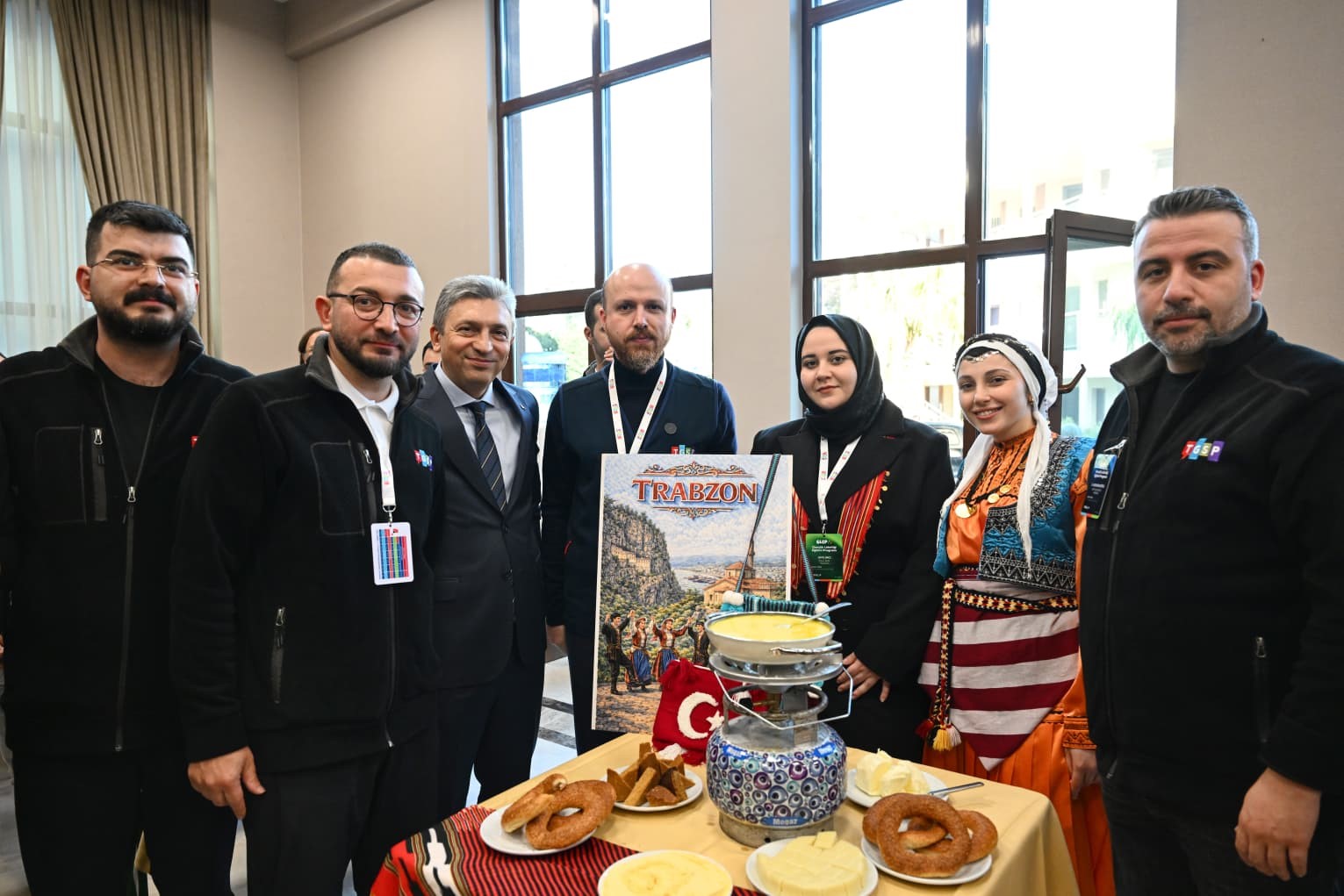 Bilal Erdoğan: "Dünya beşten büyüktür diyen bir liderimiz varken gelin bu çürümüş düzene muhalefet edelim"
