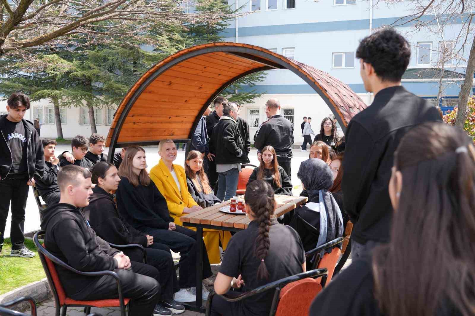 Bilecik Belediyesine hibe edilen kepçe ilk kez okulda kullanıldı
