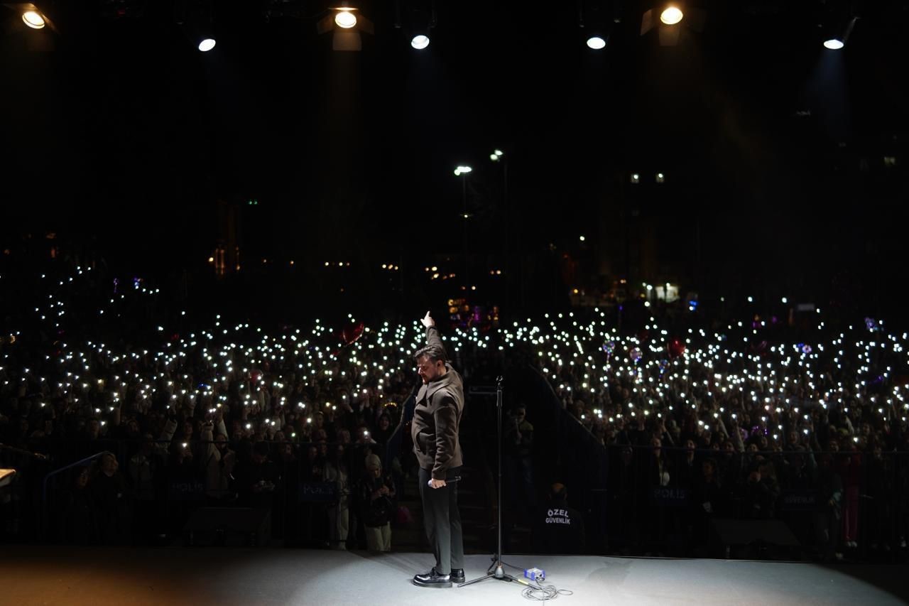 Bilecik Cumhuriyet Meydanı’nda Ekin Uzunlar konseri
Bilecik Cumhuriyet Meydanı’nda Ekin Uzunlar konseri
