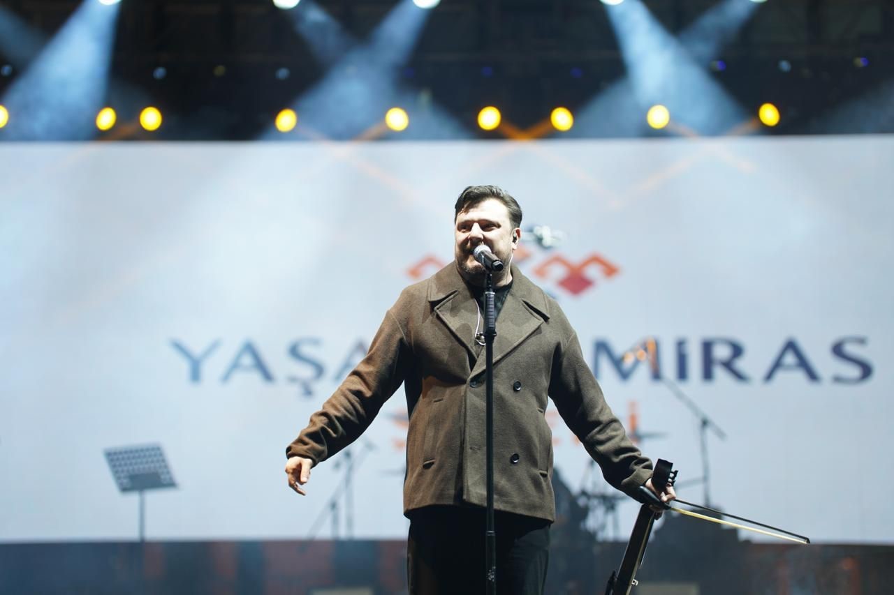 Bilecik Cumhuriyet Meydanı’nda Ekin Uzunlar konseri
Bilecik Cumhuriyet Meydanı’nda Ekin Uzunlar konseri