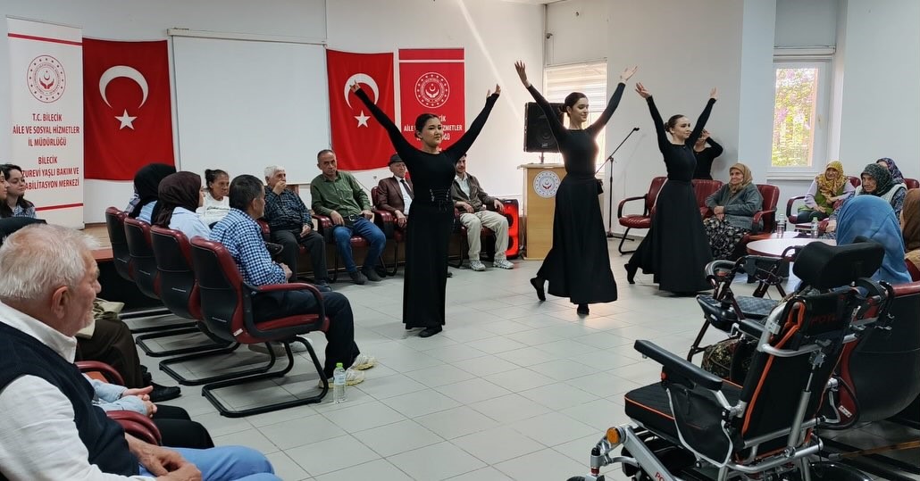 Bilecik huzurevinde Kafkas halk oyunlarıyla renkli anlar yaşandı
