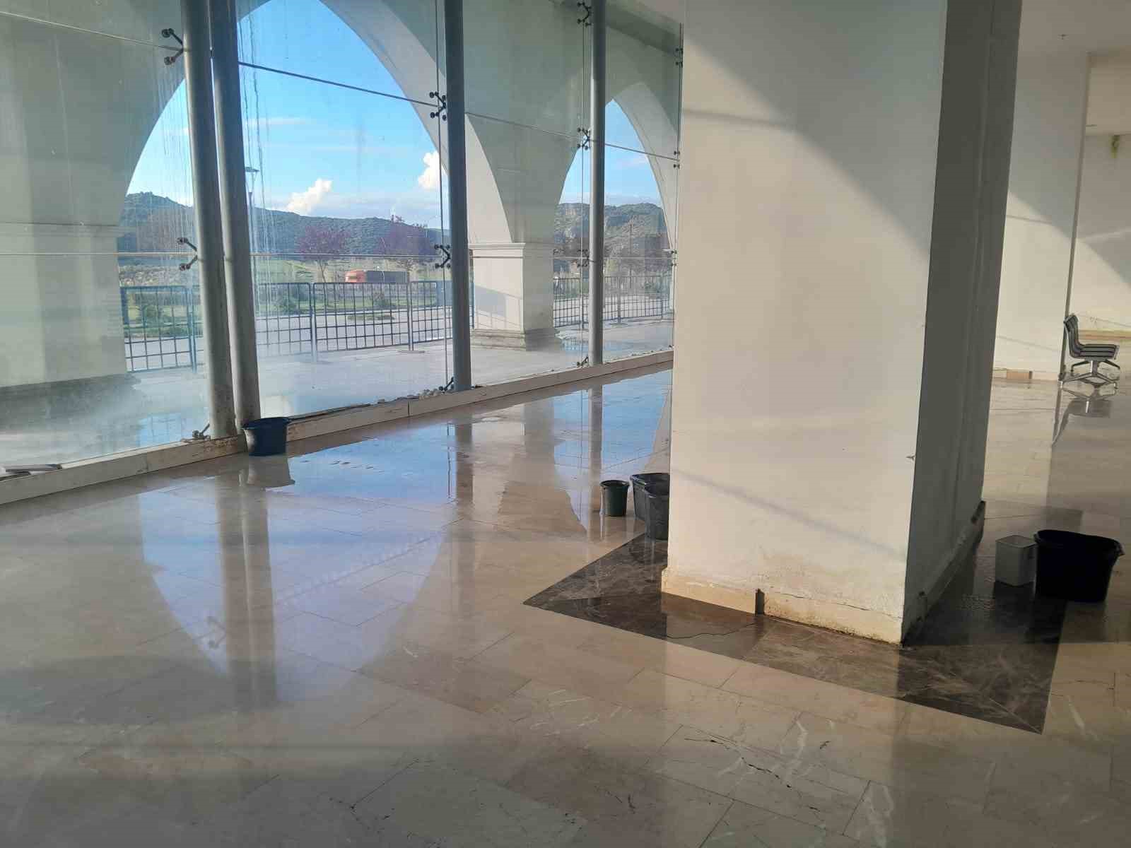 Bilecik Şehirlerarası Otobüs Terminali hem vatandaşları hem de esnafı canından bezdirdi
