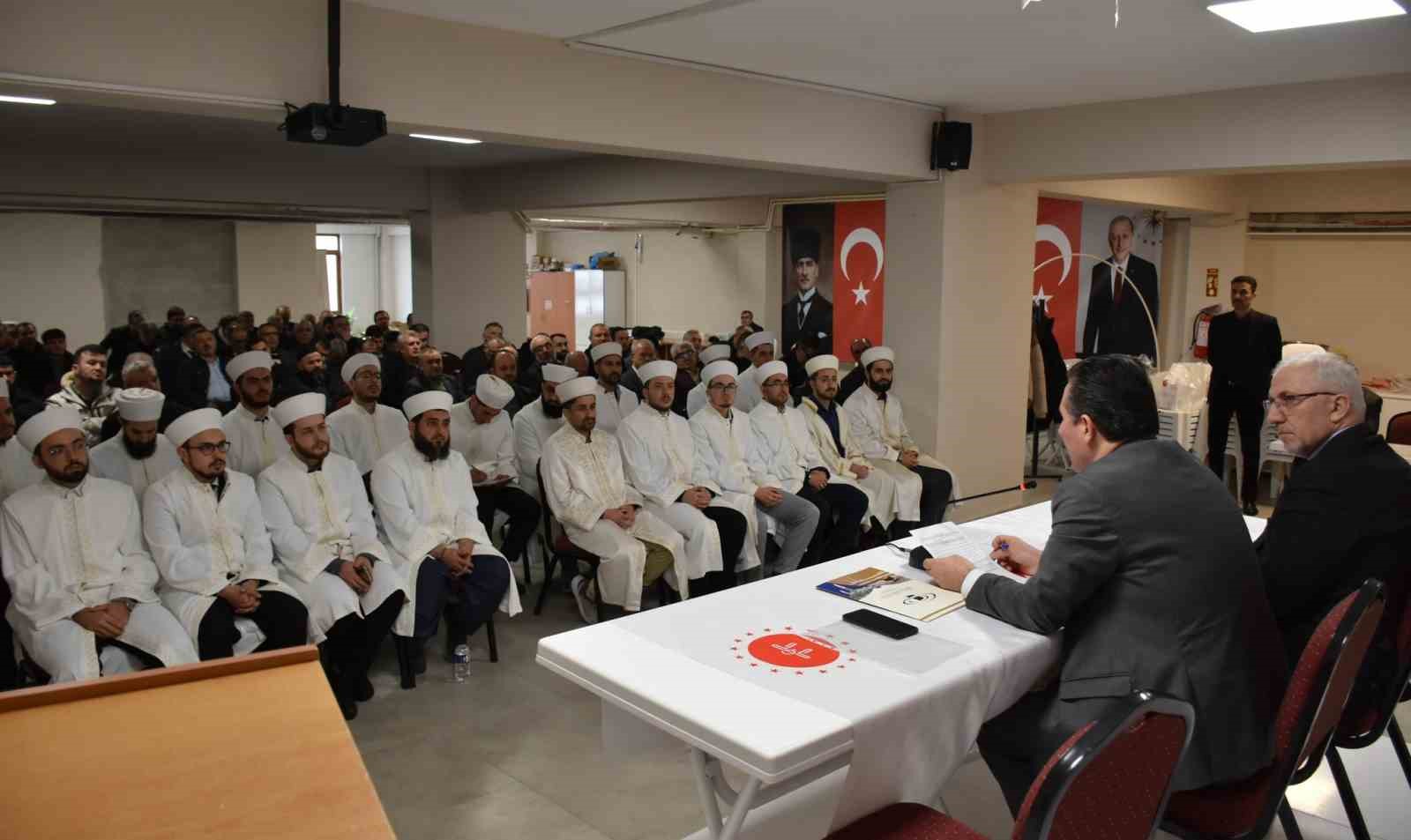 Bilecik’e atanan din görevlilerine ‘Cübbe ve Sarık Giydirme’ programı
