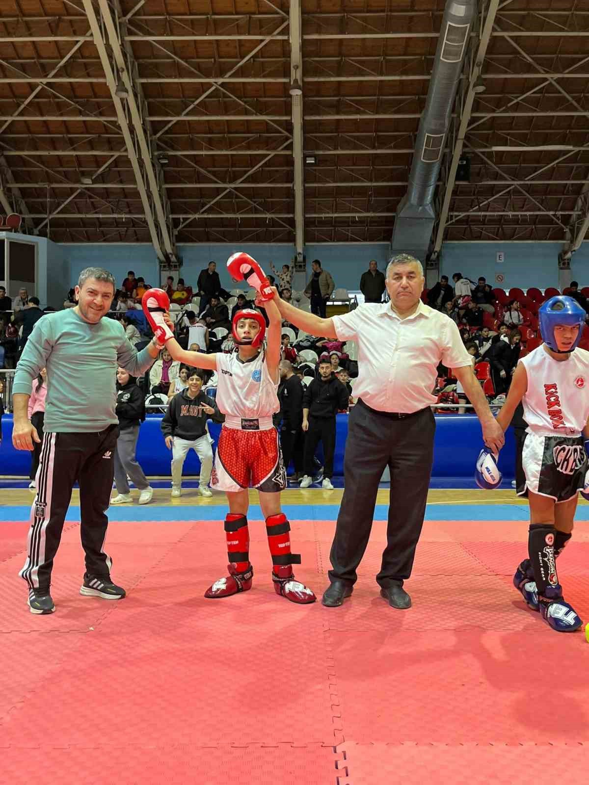 Bilecikli kick boksçular Manisa’da büyük başarı elde etti
