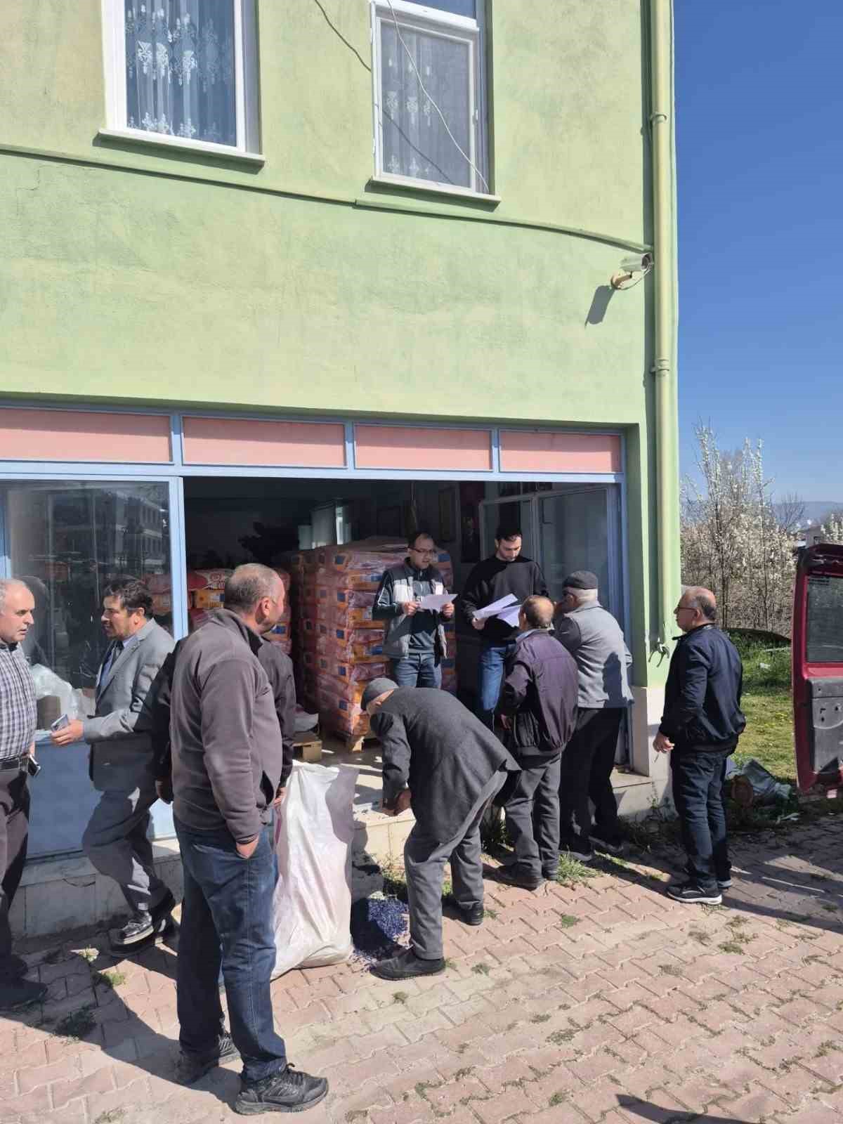 Bilecik’te 240 torba yağlık ayçiçeği tohumu üreticilere dağıtıldı
