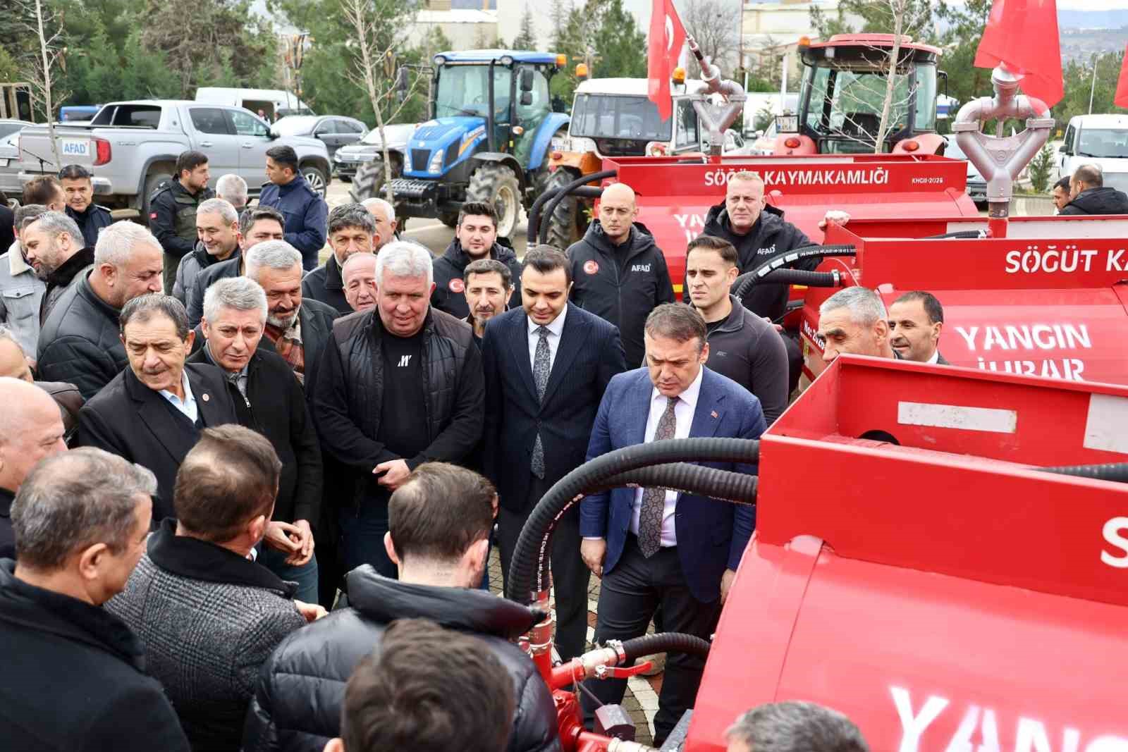 Bilecik’te 3 ton kapasiteli 15 adet su tankeri köylere teslim edildi
