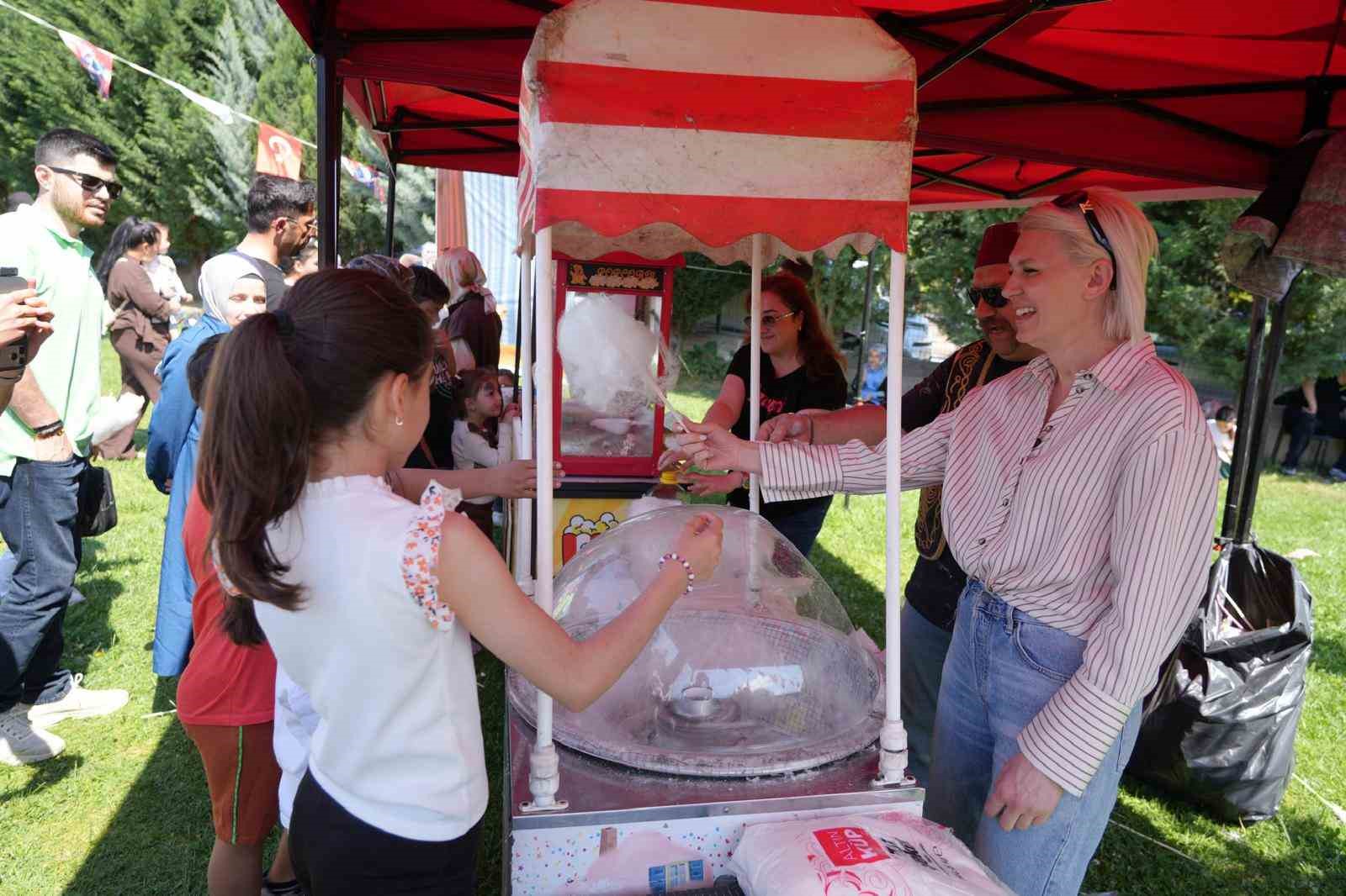 Bilecik’te 5 bin çocuk gönüllerince eğlendi
