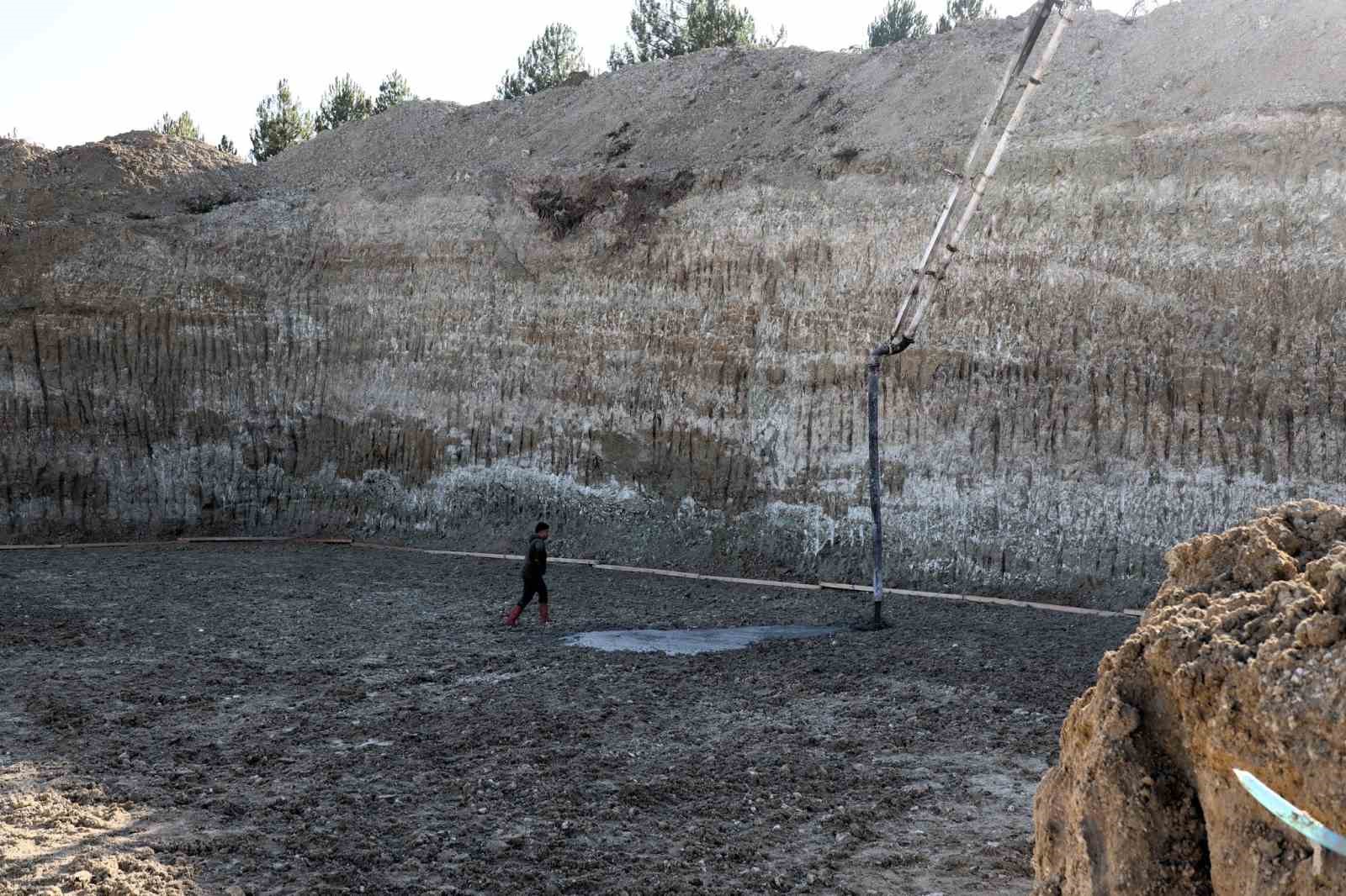 Bilecik’te 5 bin tonluk depo için ilk beton döküldü
