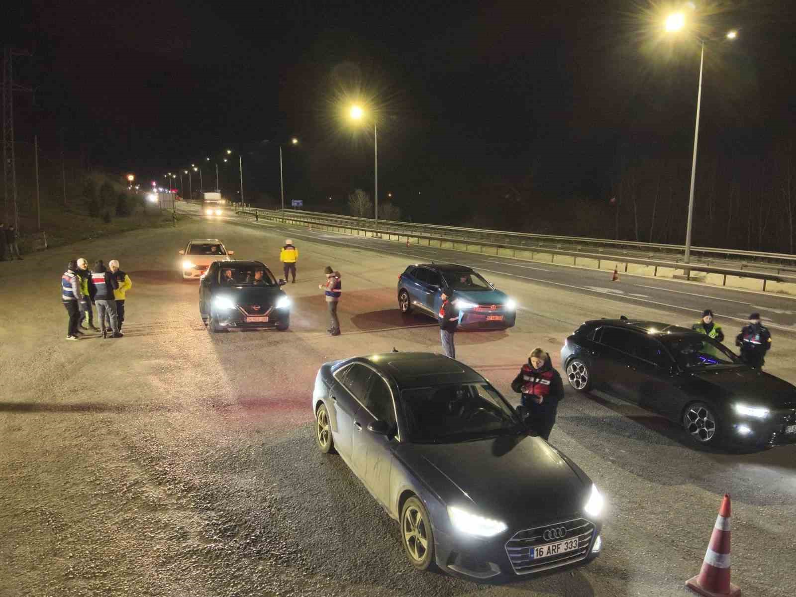 Bilecik’te araması olan 10 kişi yakalandı
