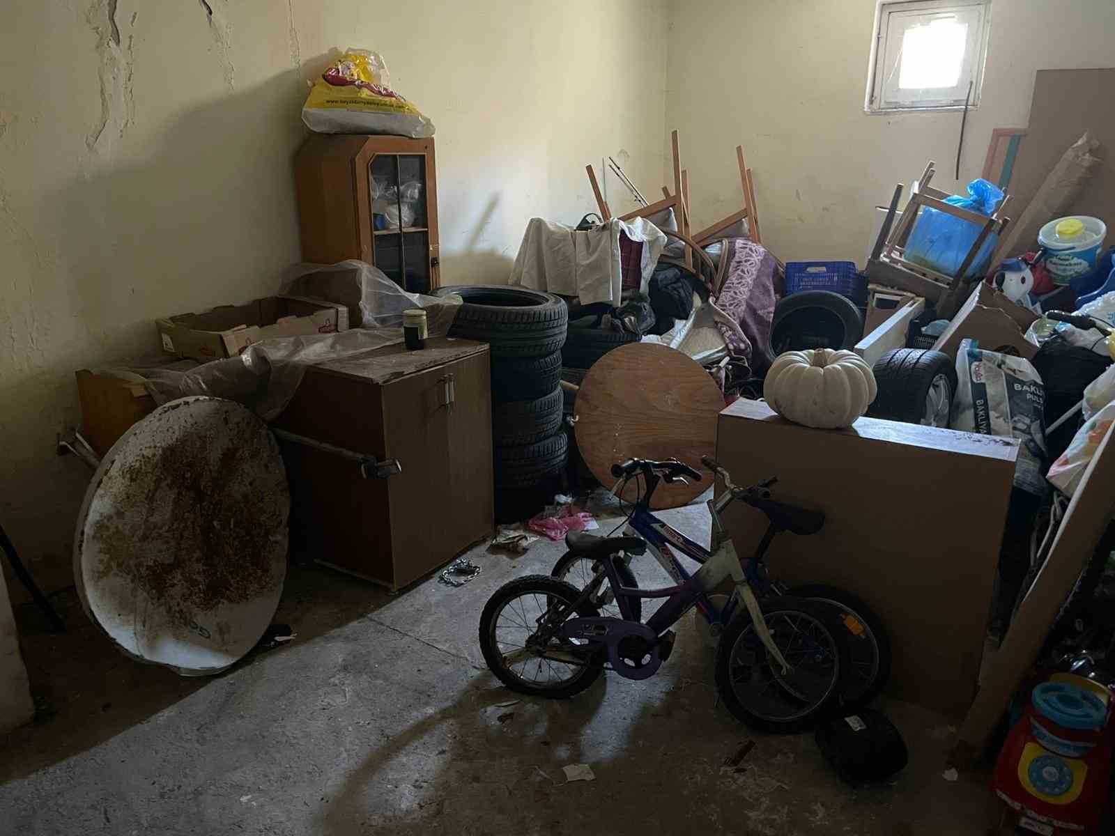 Bilecik’te bodrum katta kaçak yemek üretimine zabıta baskını
