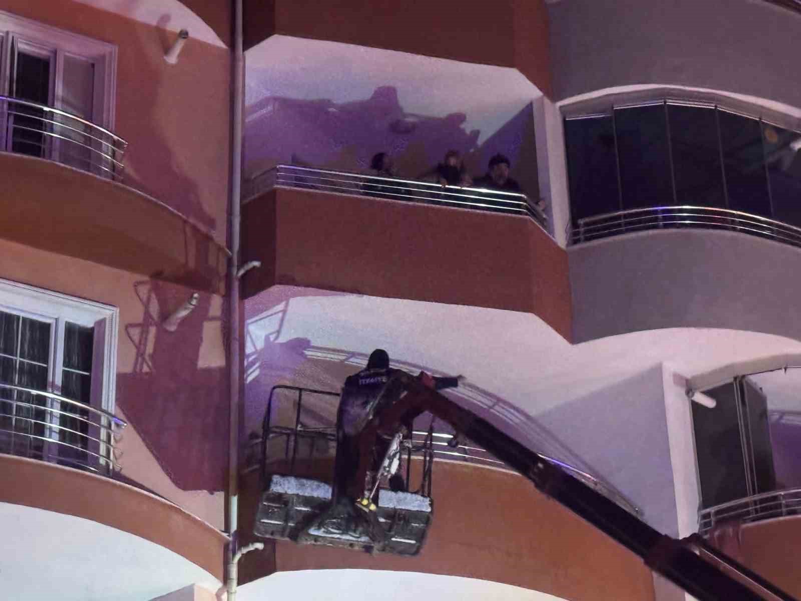 Bilecik’te çıkan yangında 5 kişi dumandan etkilendi
