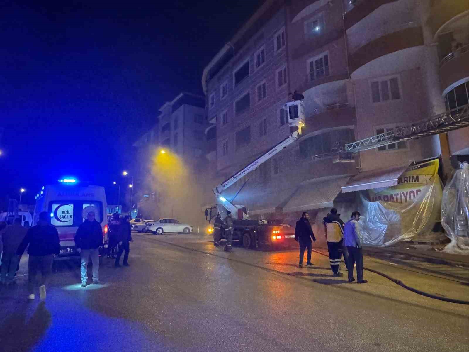 Bilecik’te çıkan yangında 5 kişi dumandan etkilendi
