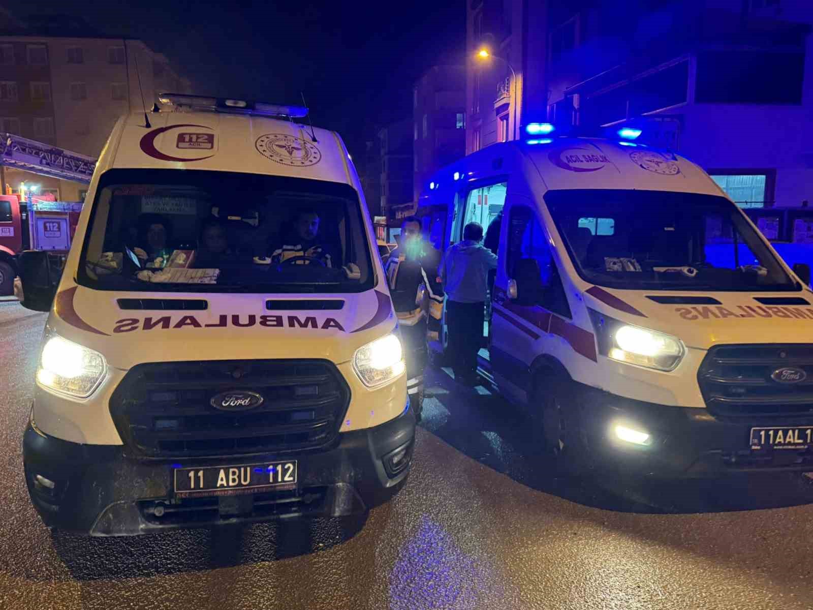 Bilecik’te çıkan yangında 5 kişi dumandan etkilendi
