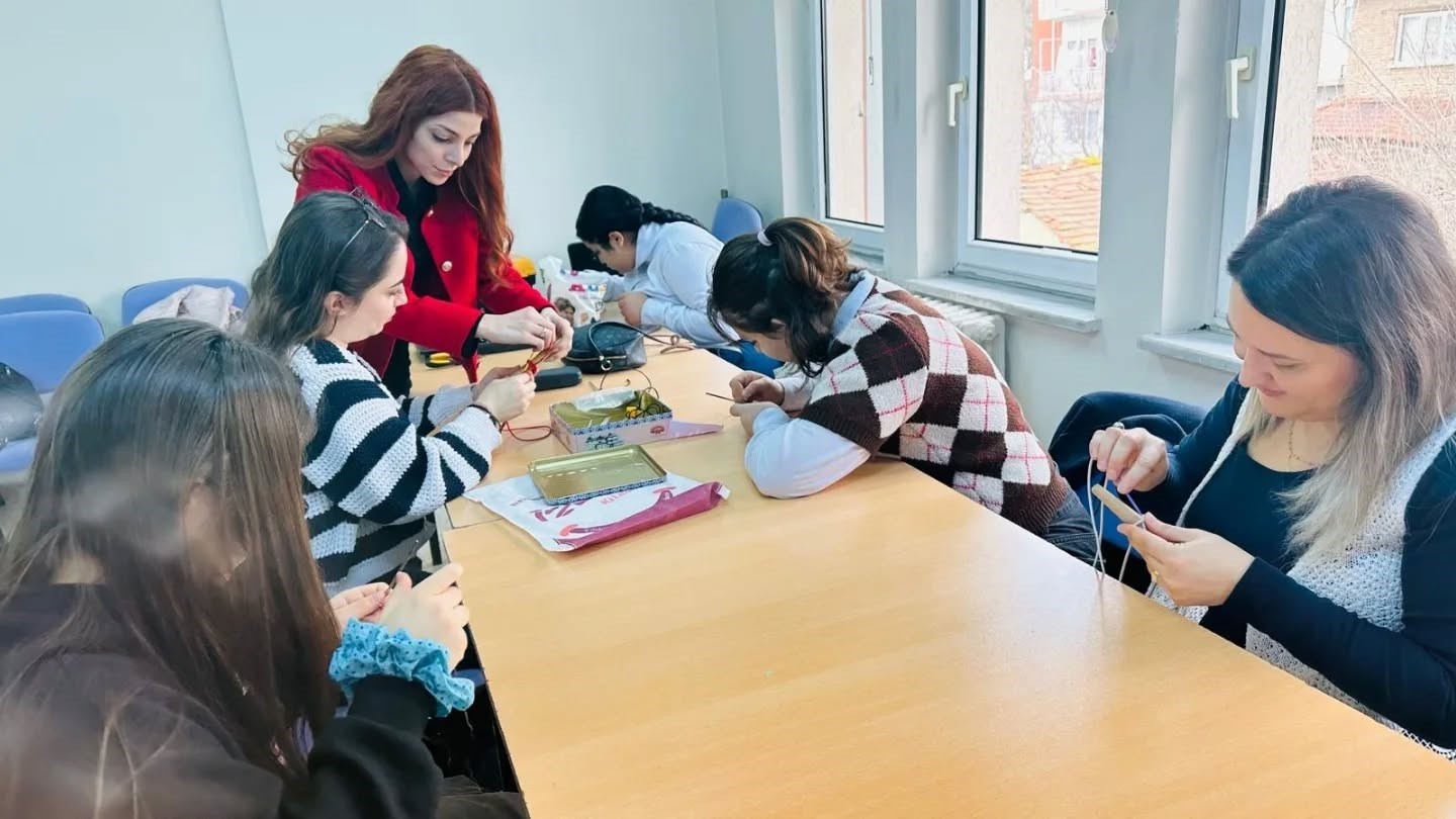 Bilecik’te Çocuk Evleri Sitesinde Kazaziye Takı Kursu başlatıldı
