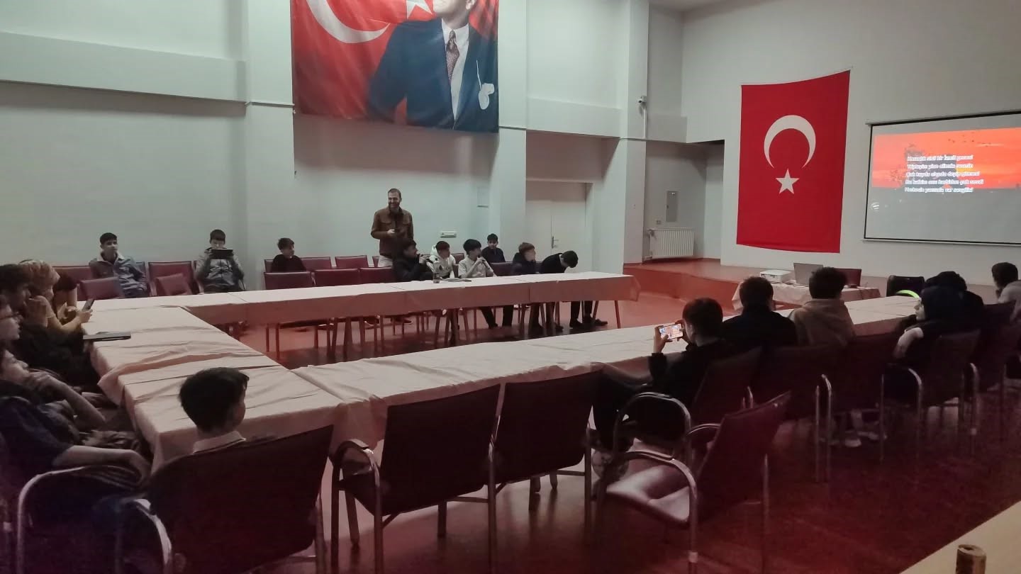 Bilecik’te çocuklardan eğlenceli karaoke gecesi
Bilecik’te çocuklardan eğlenceli karaoke gecesi