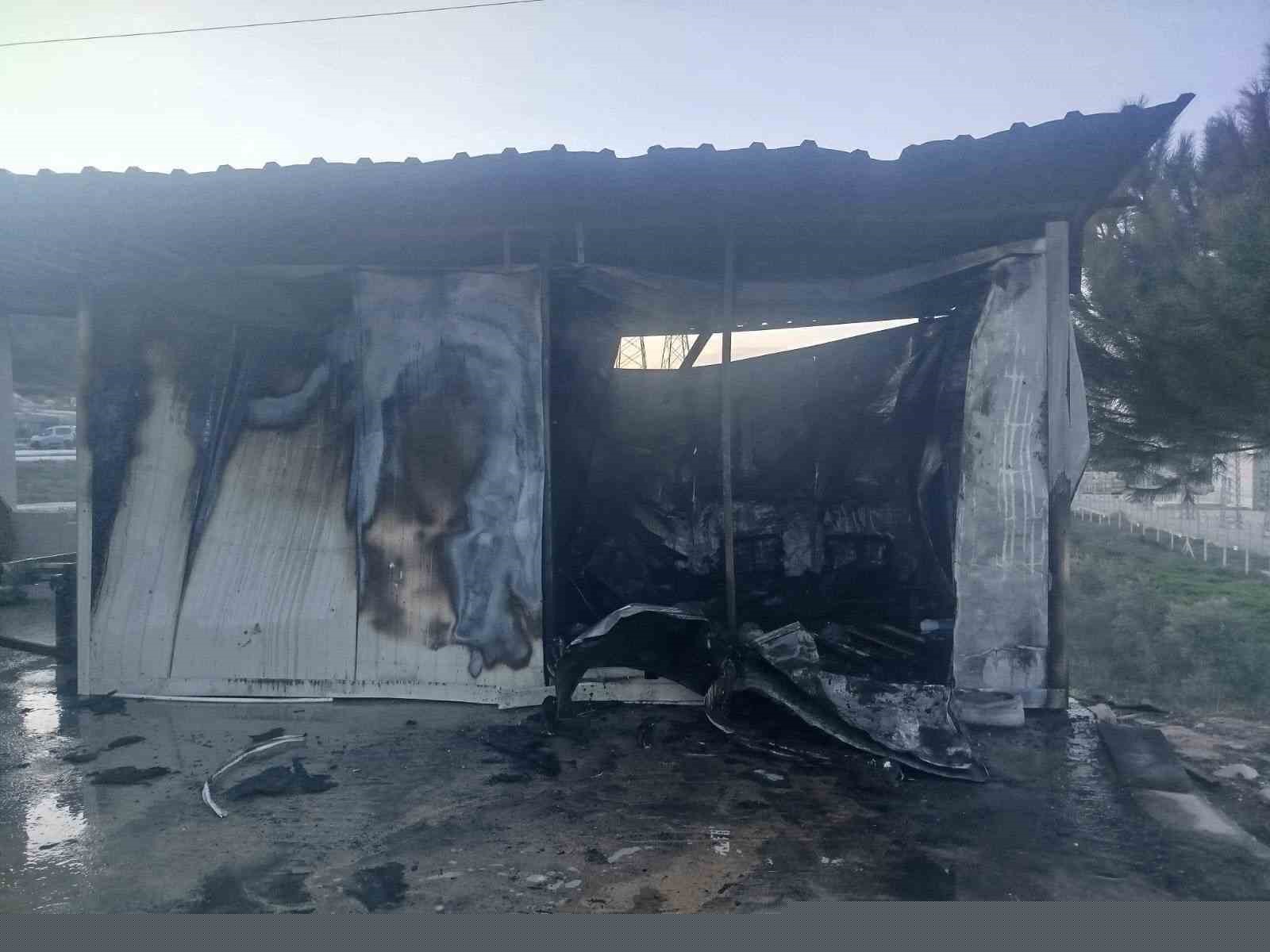 Bilecik’te elektrikli ısıtıcısı konteyneri kül etti
