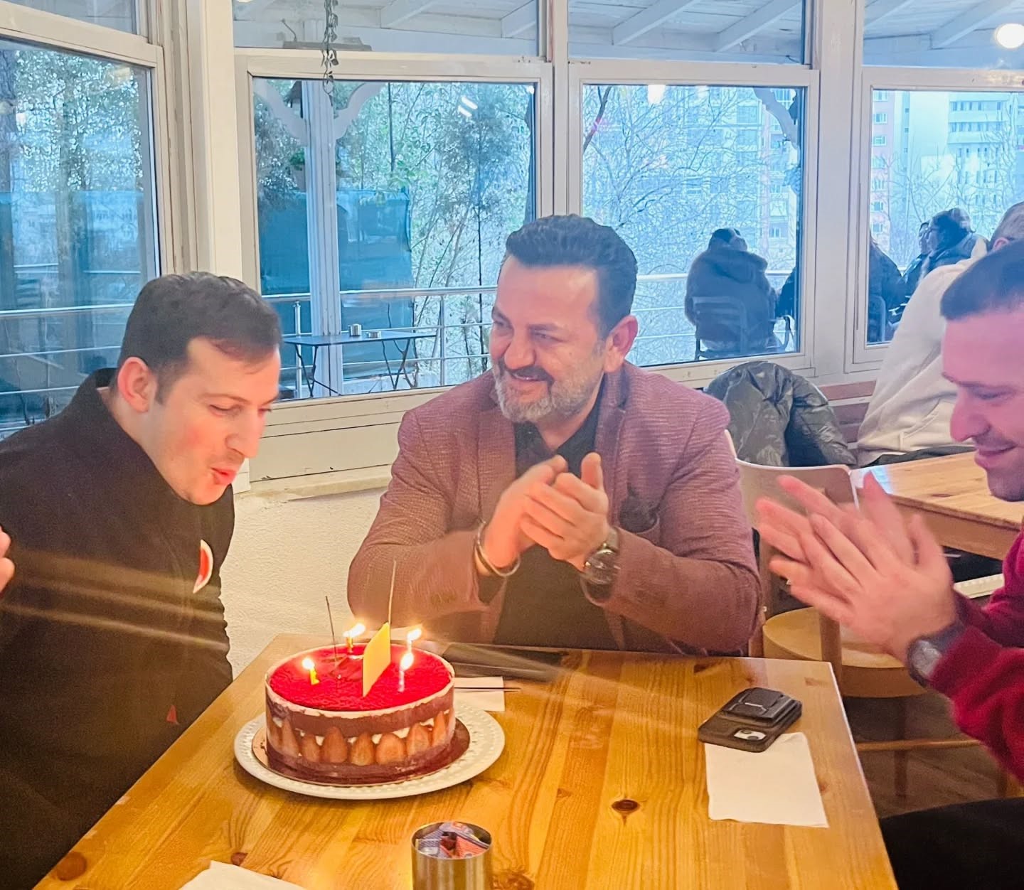 Bilecik’te engelli bireylere doğum günü sürprizi
