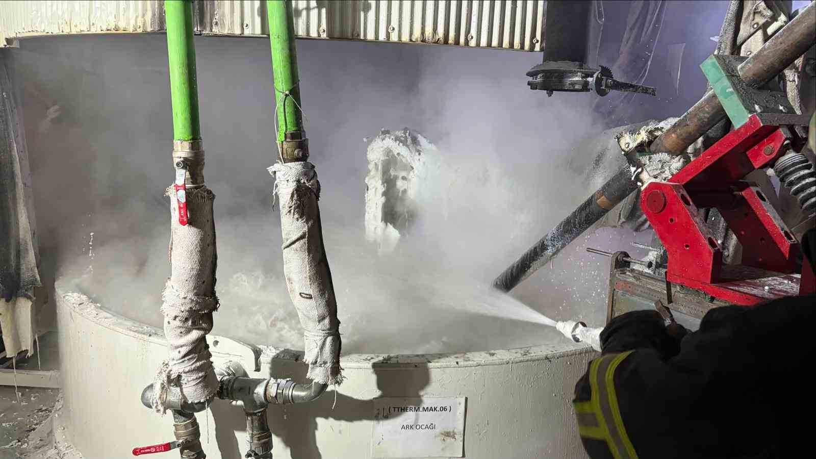 Bilecik’te fabrikada patlama: 1’i ağır 2 işçi yaralandı
