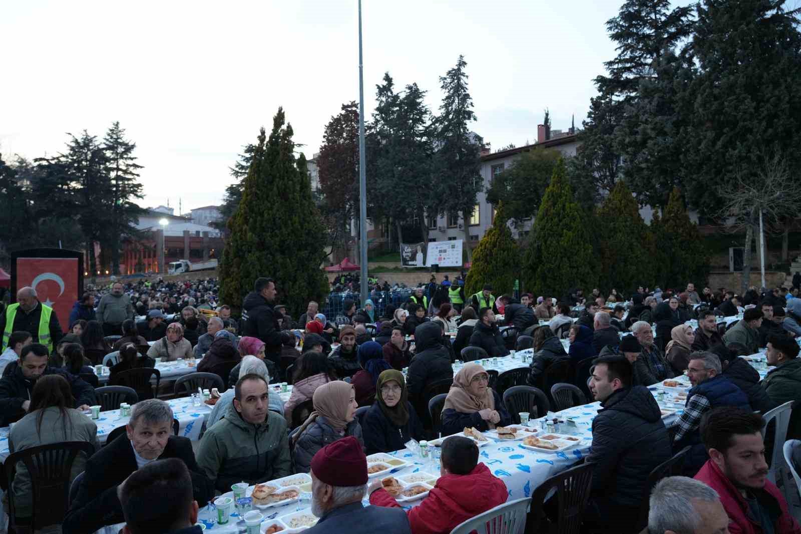 Bilecik’te iftar sevinci Cumhuriyet Meydanı’nda yaşandı
