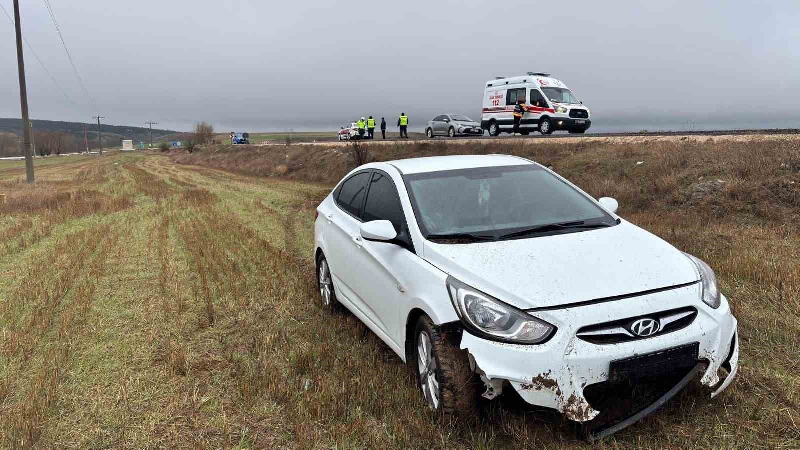 Bilecik’te ıslak yol kazaya neden oldu: 2 yaralı
