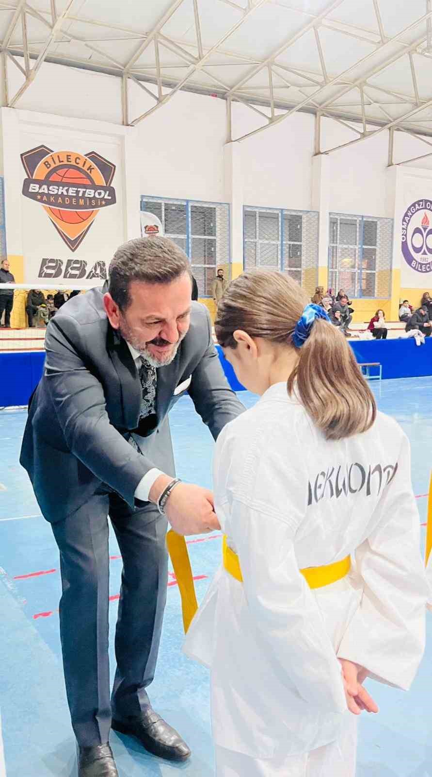 Bilecik’te koruma altındaki çocuklara kuşak bağlama sürprizi
