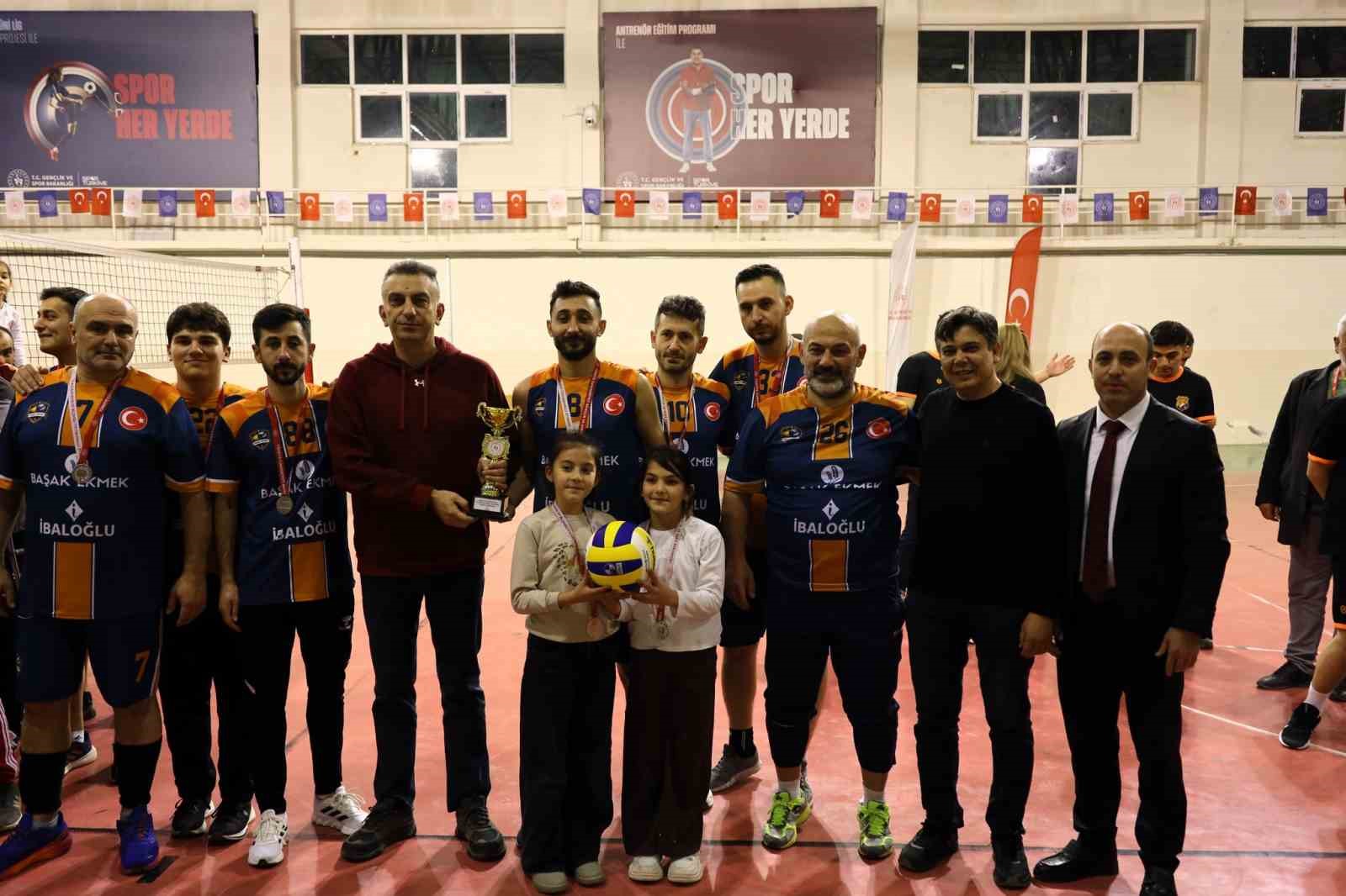 Bilecik’te Kurumlar Arası Bahar Voleybol Turnuvası nefes kesen finale sahne oldu
